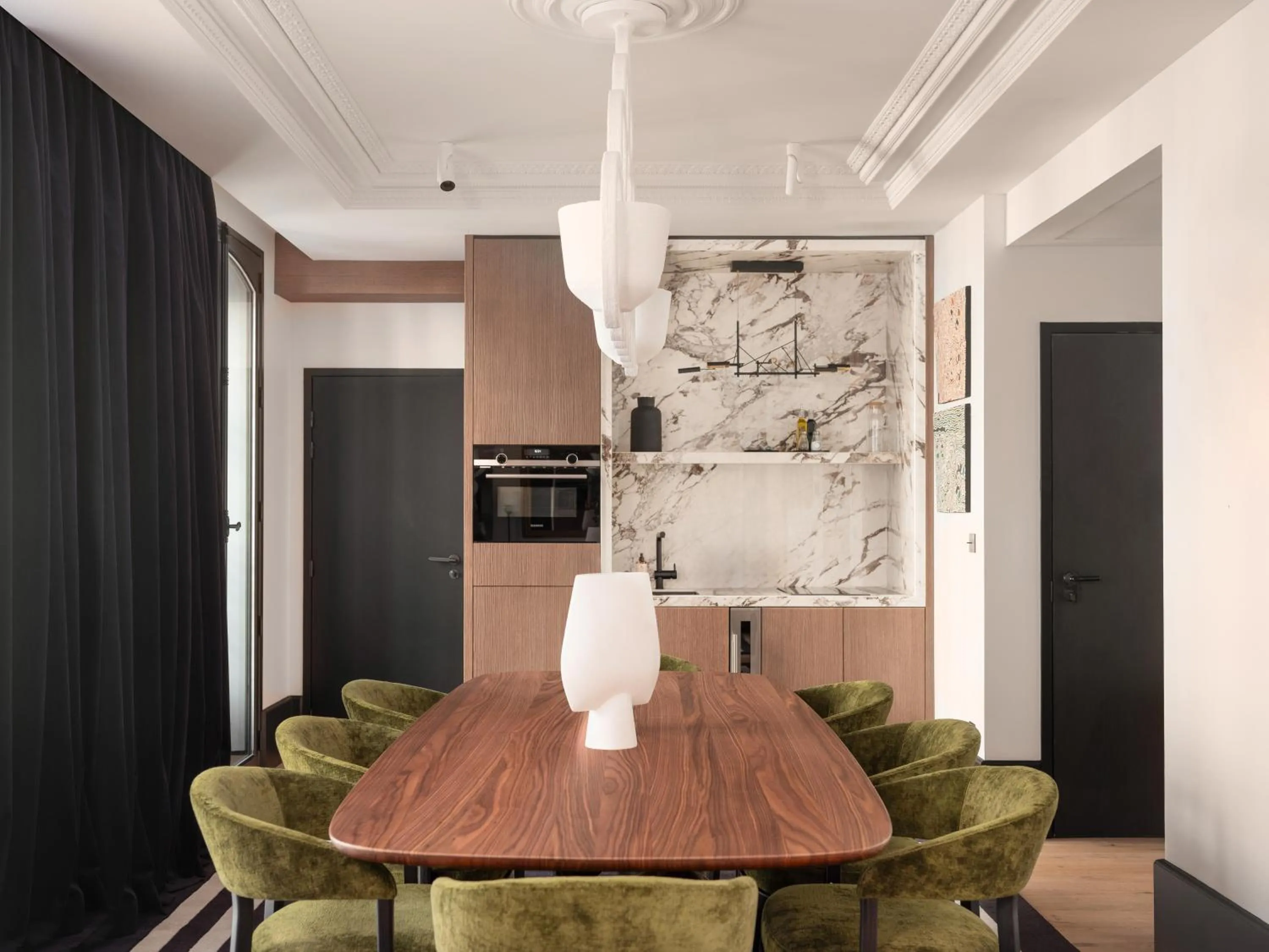 Kitchen or kitchenette in Balthazar Hotel & Spa Rennes - MGallery Collection