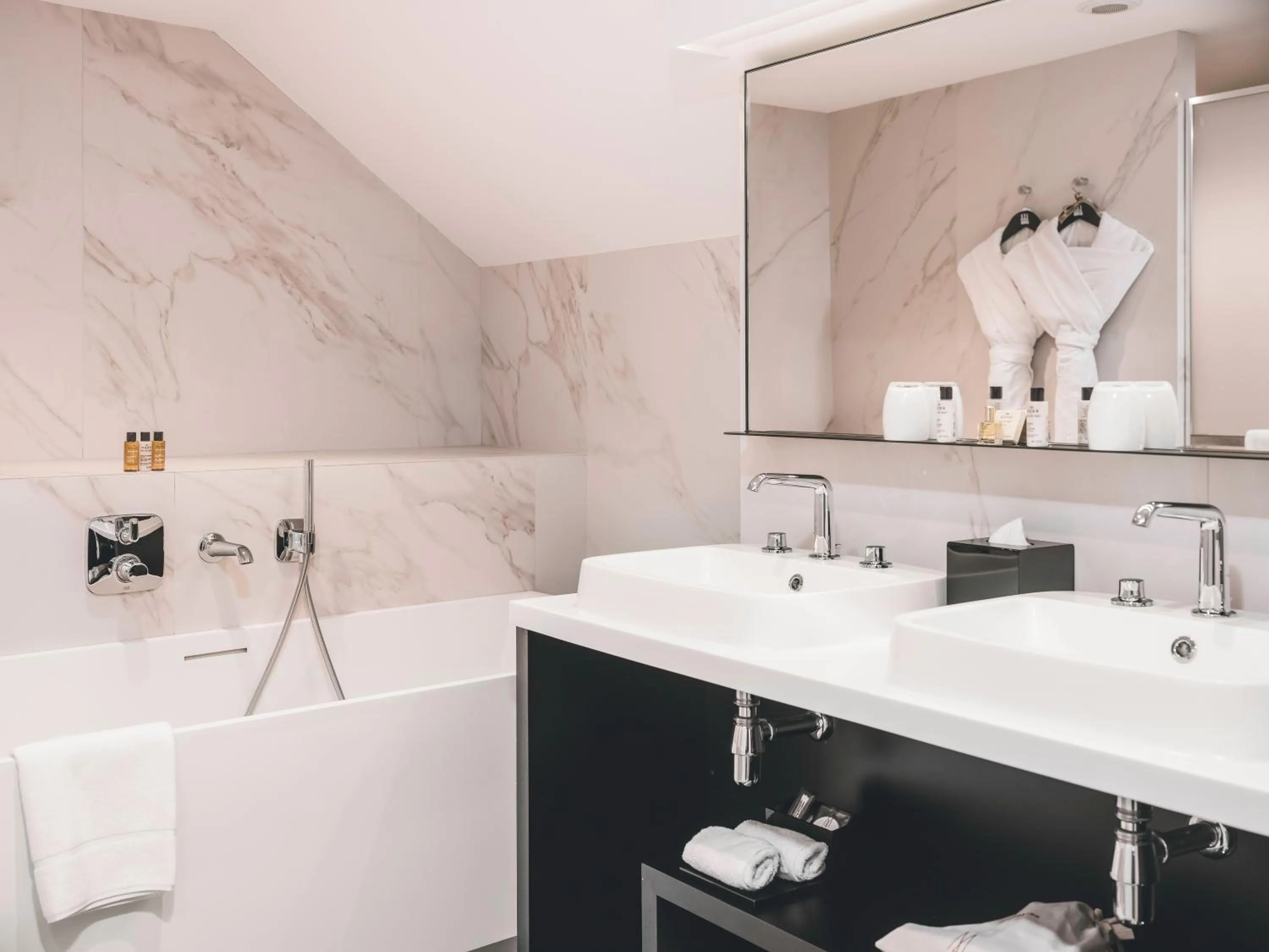 Bathroom in Balthazar Hotel & Spa Rennes - MGallery Collection