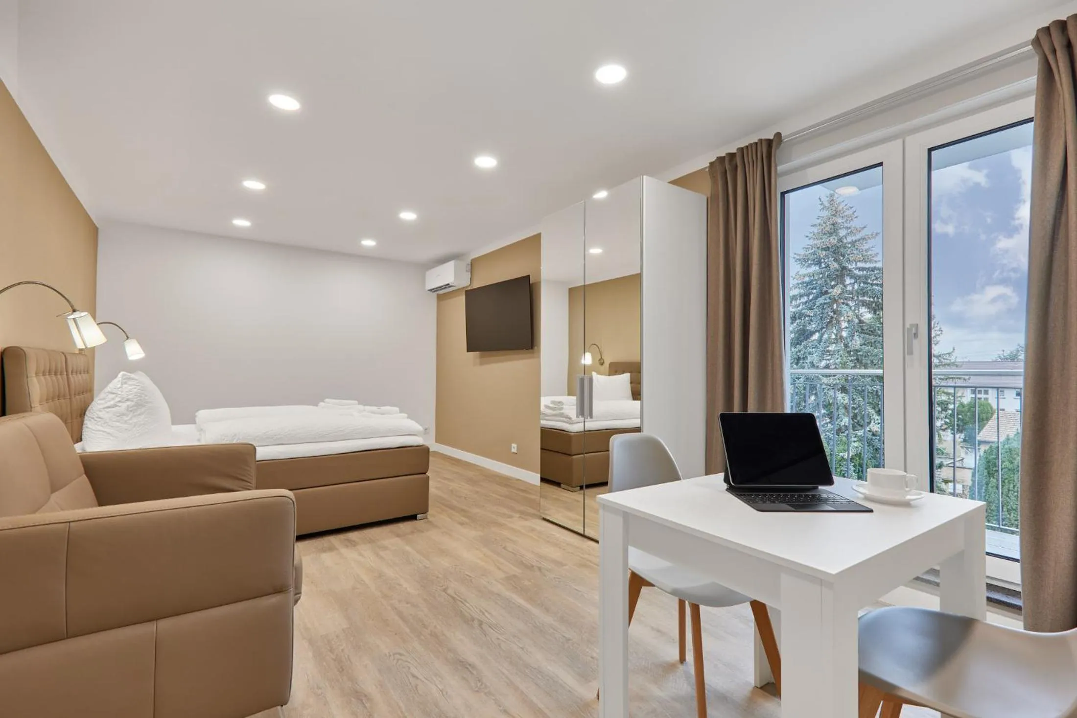 TV and multimedia, Bed in Boardinghotel Premium Heidelberg