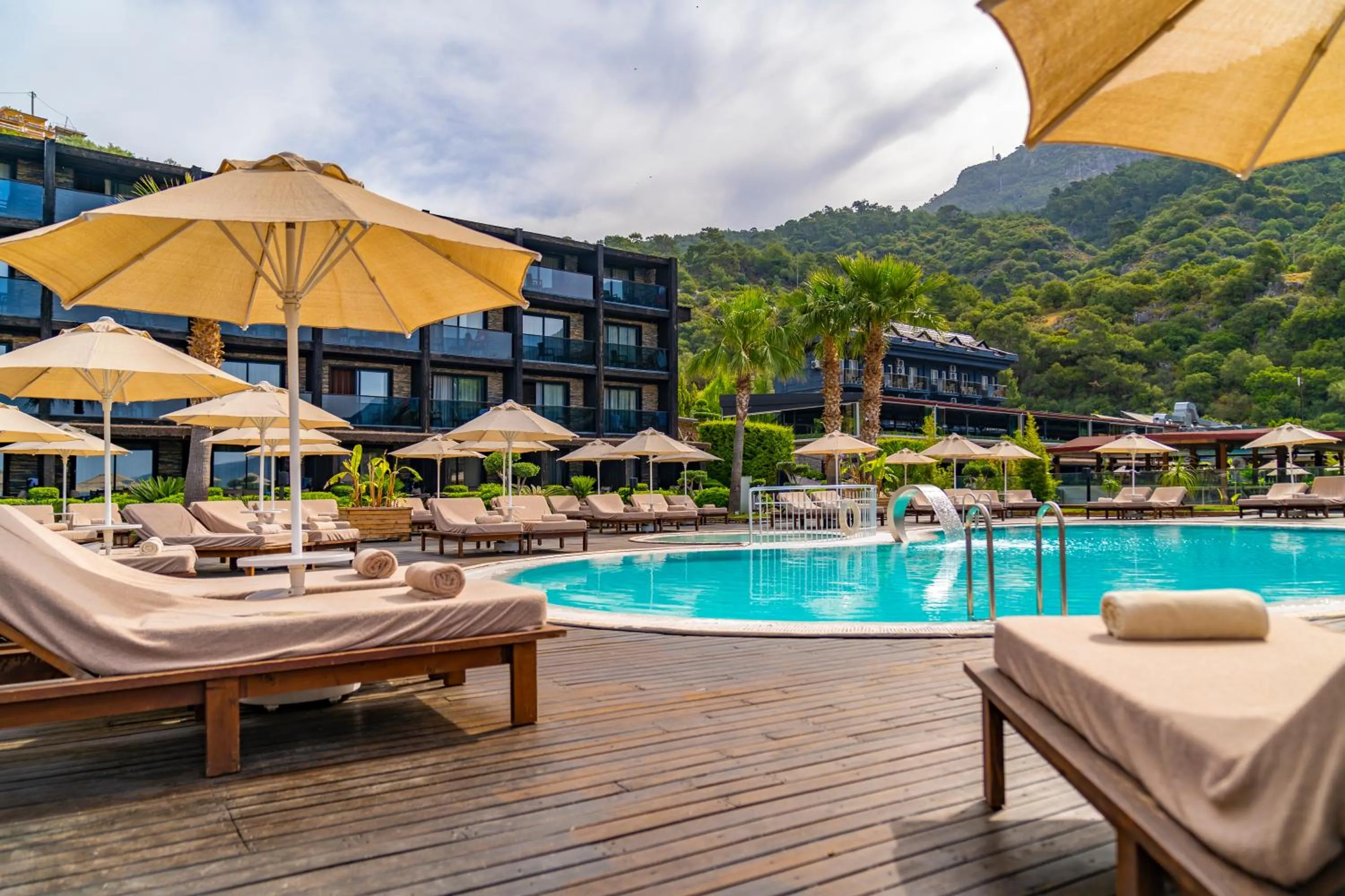 Property building in Manaspark Deluxe Hotel