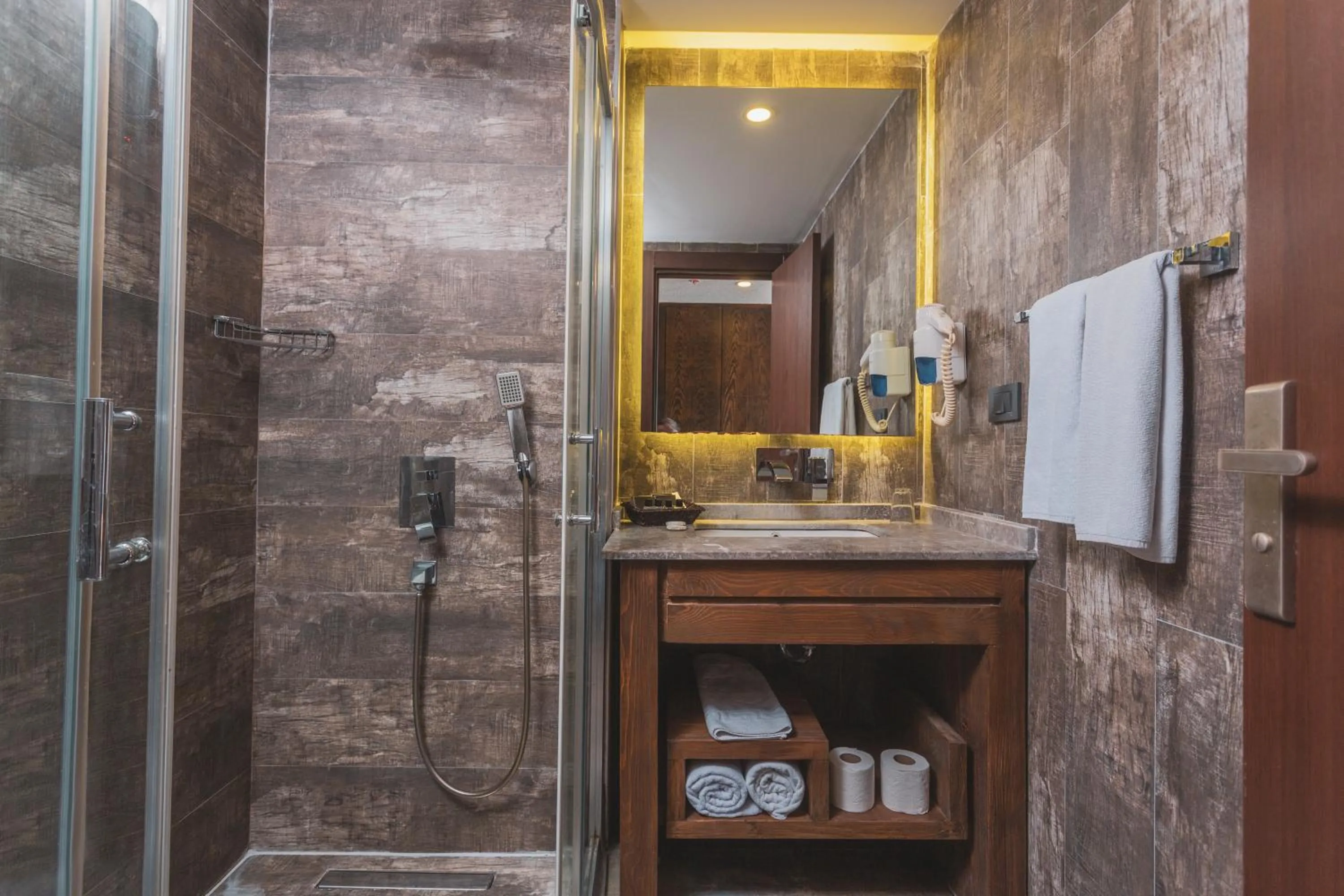 Bathroom in Manaspark Deluxe Hotel