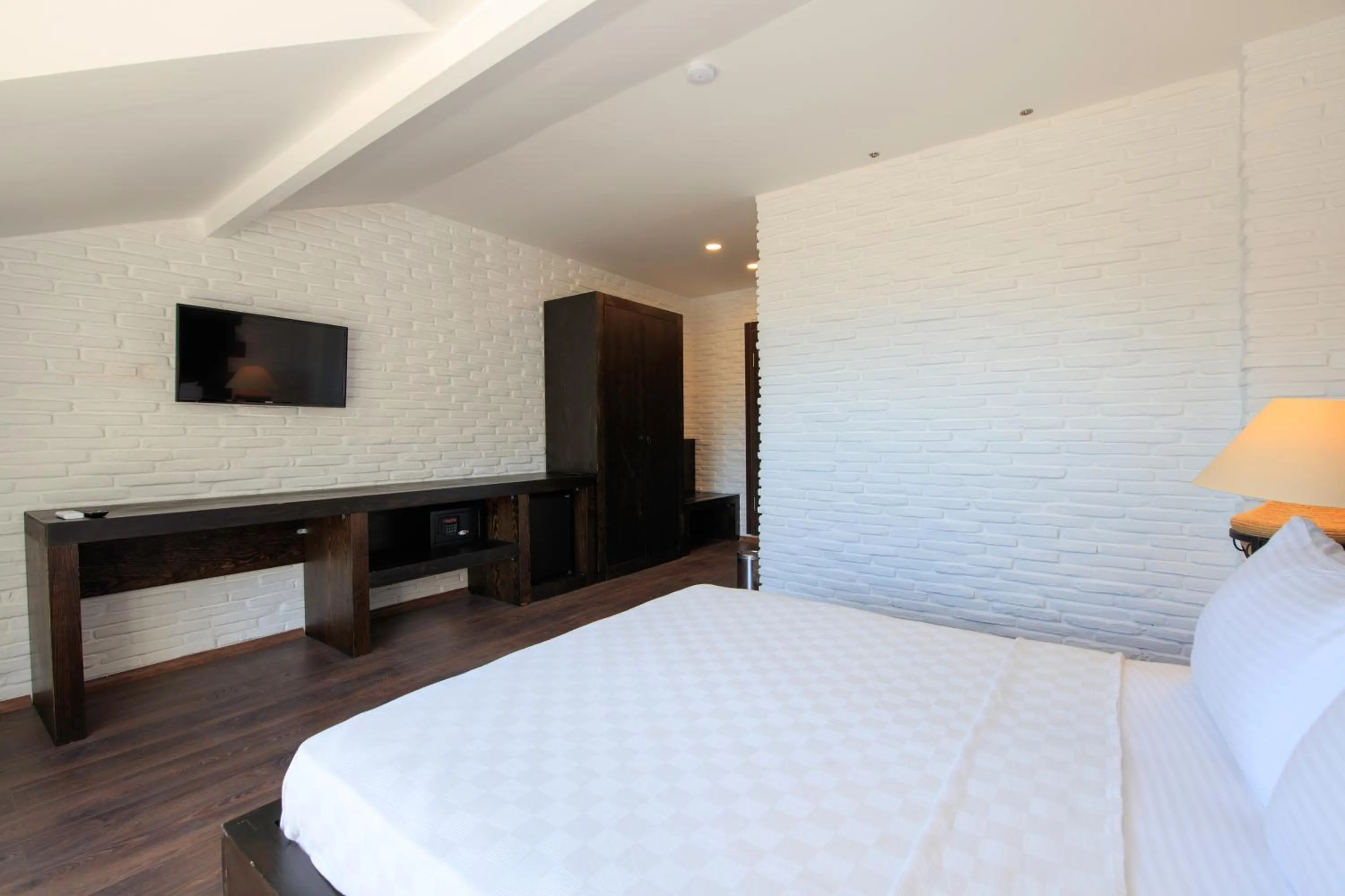 Bed in Manaspark Deluxe Hotel