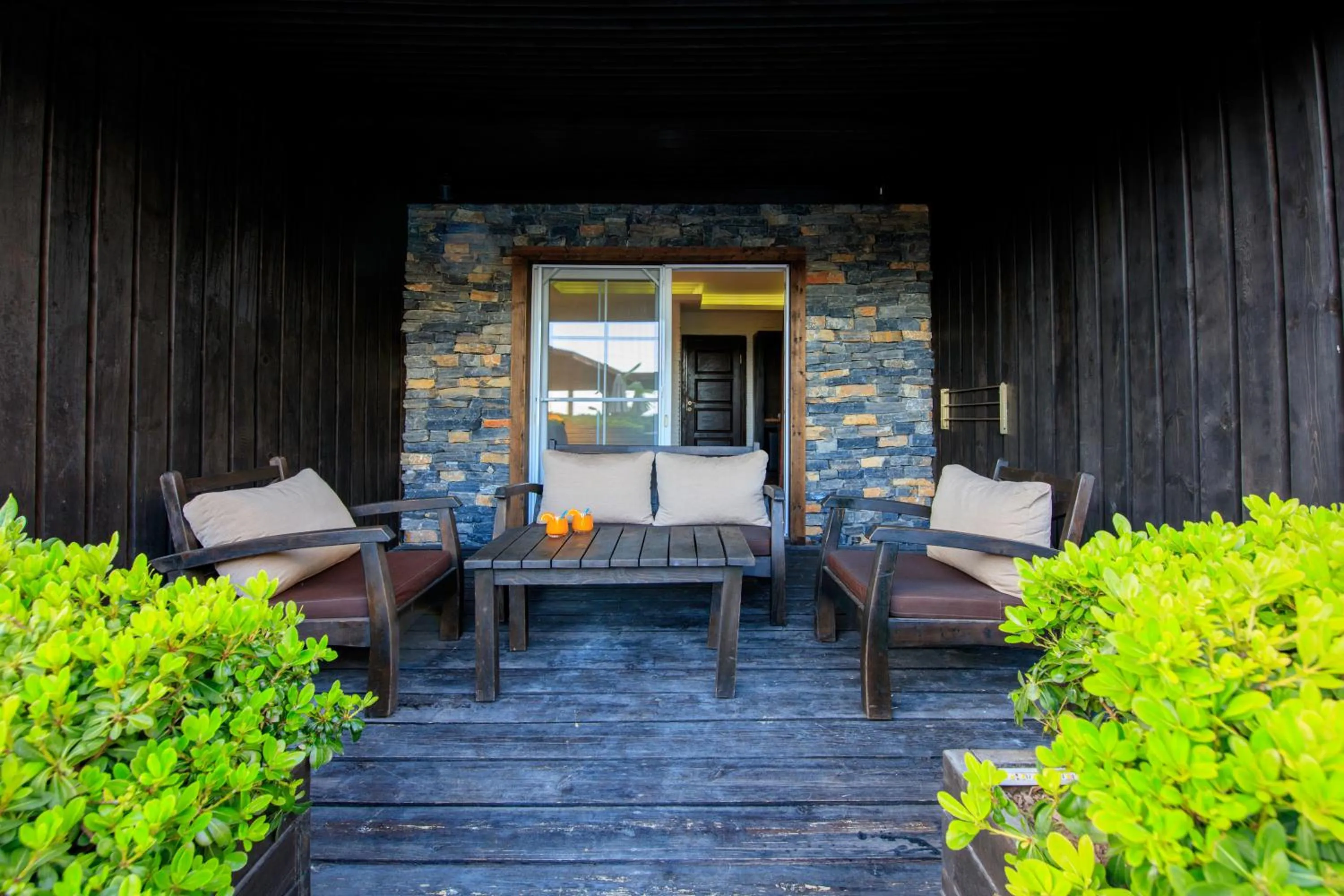 Seating area in Manaspark Deluxe Hotel