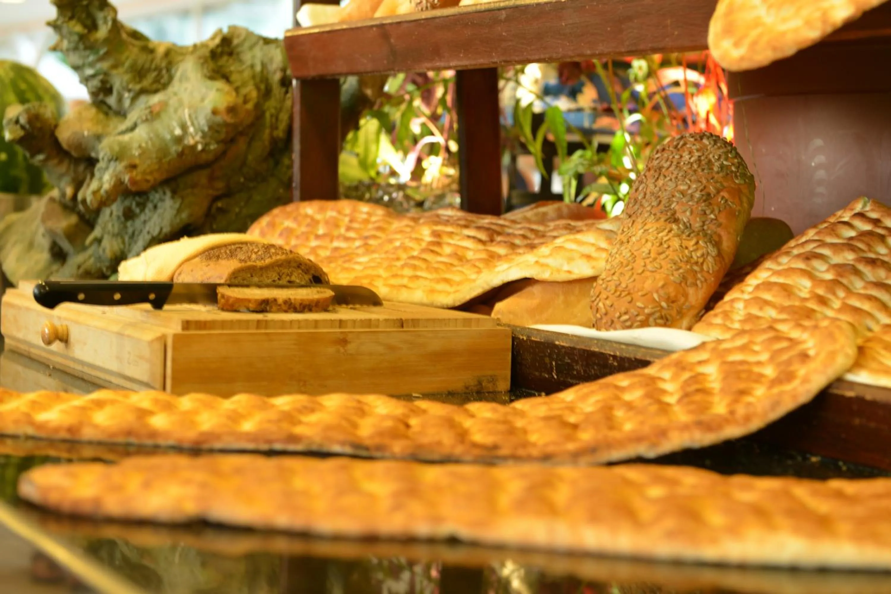 Restaurant/places to eat in Manaspark Deluxe Hotel