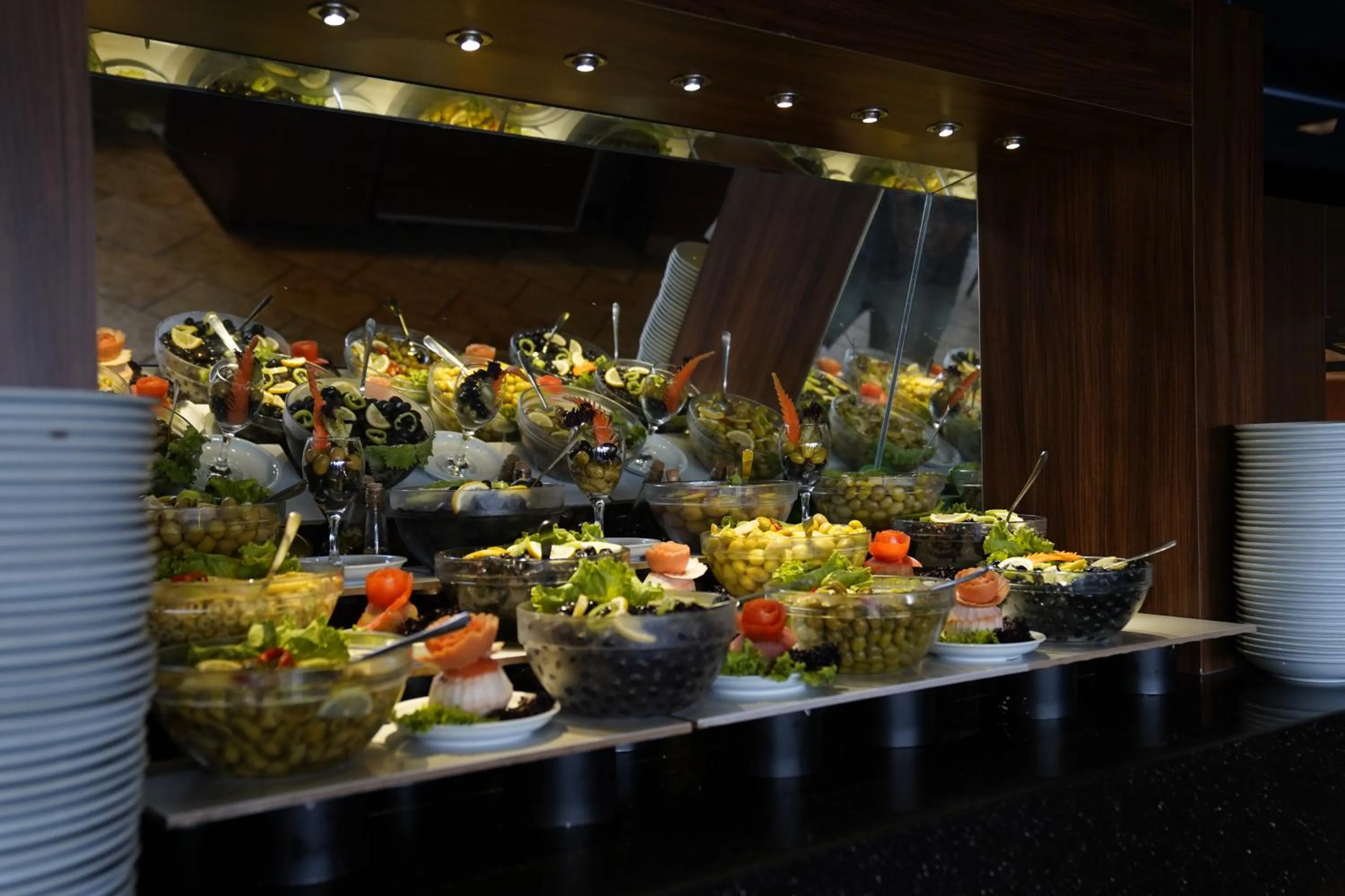 Restaurant/places to eat in Manaspark Deluxe Hotel