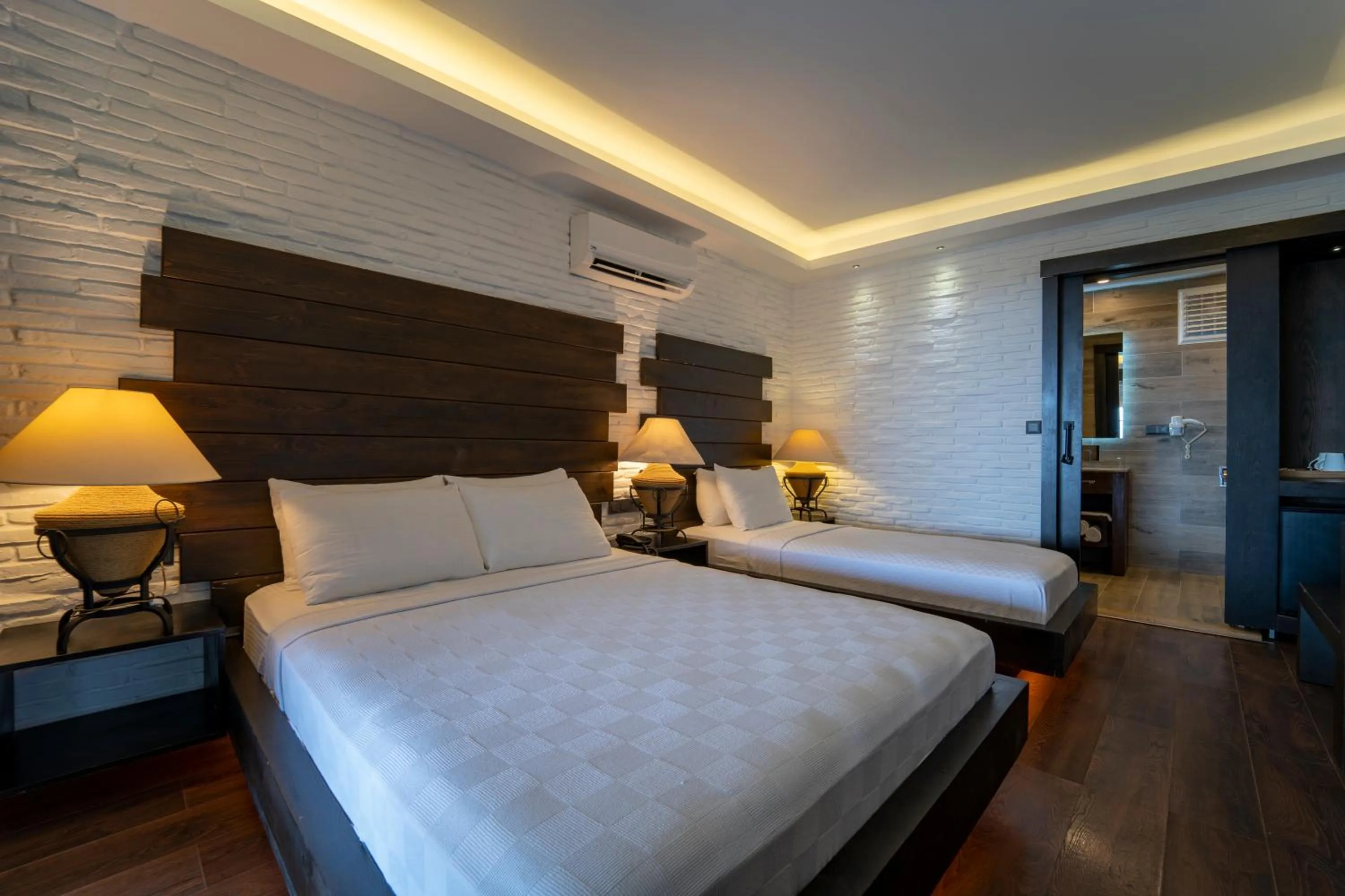 Photo of the whole room, Bed in Manaspark Deluxe Hotel