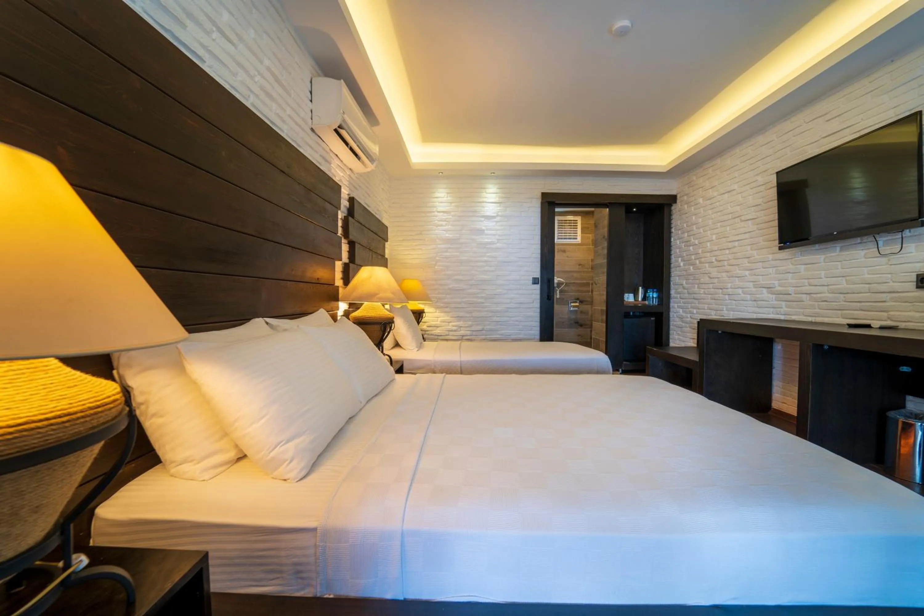 Bed in Manaspark Deluxe Hotel