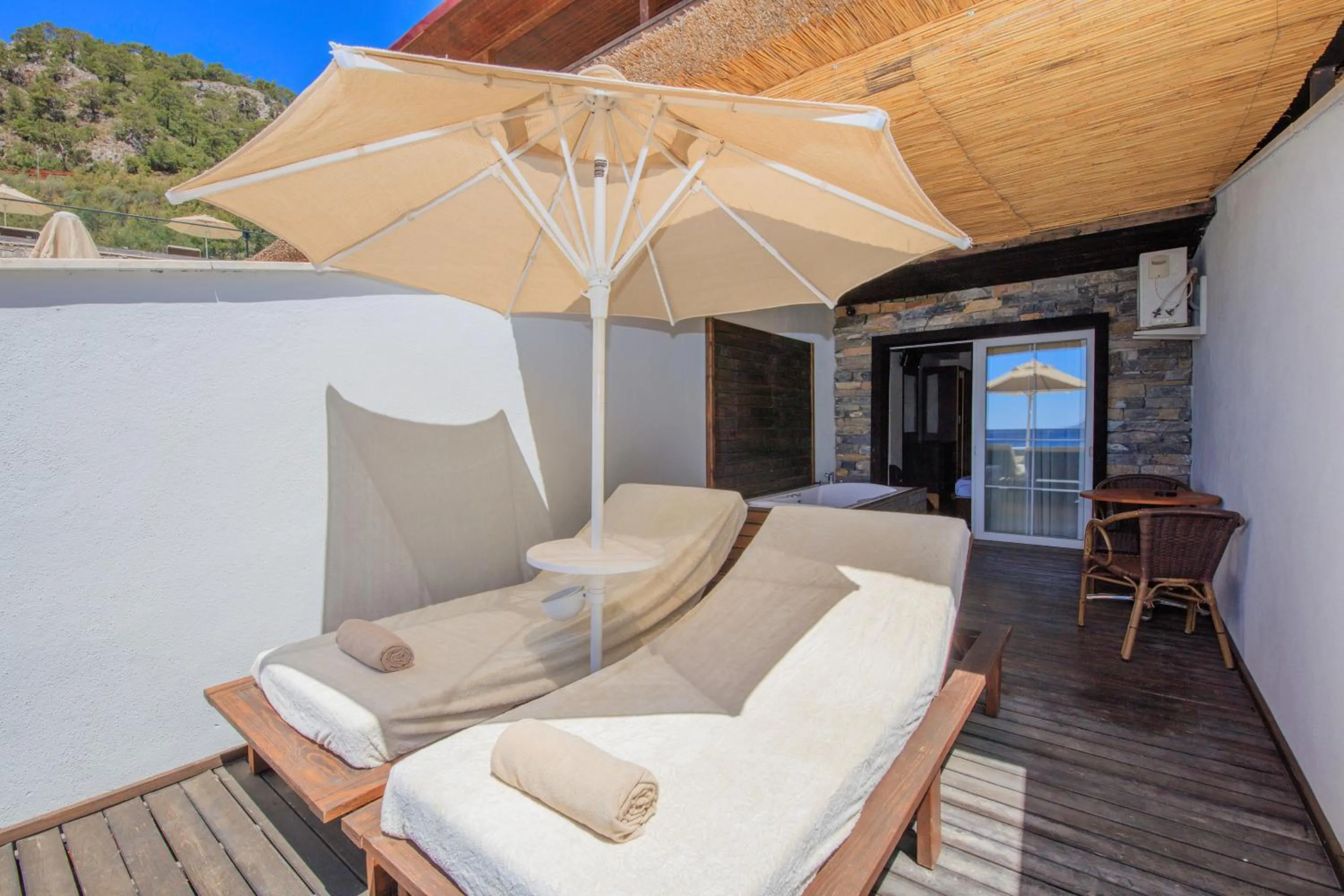 Balcony/Terrace in Manaspark Deluxe Hotel