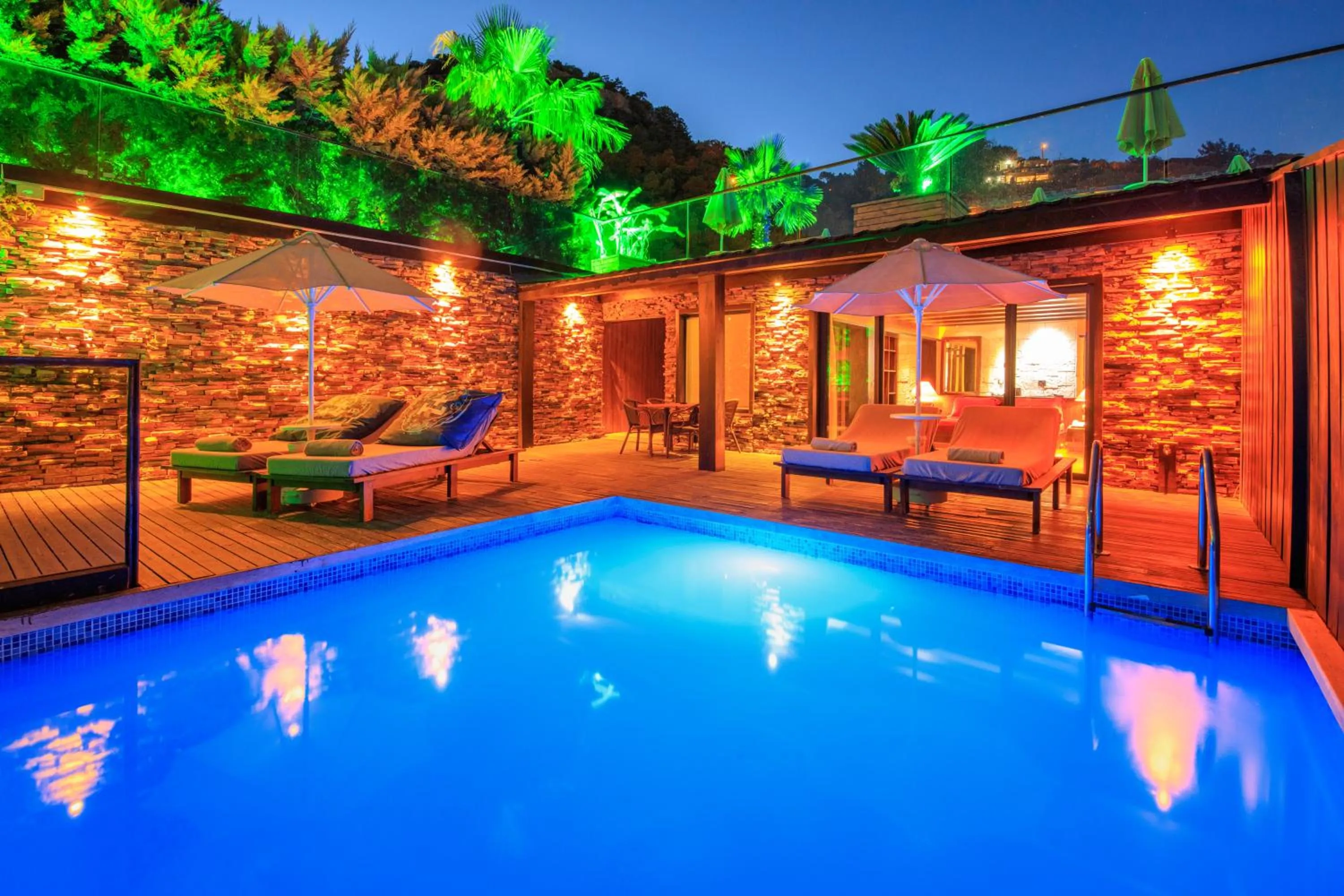 Night in Manaspark Deluxe Hotel