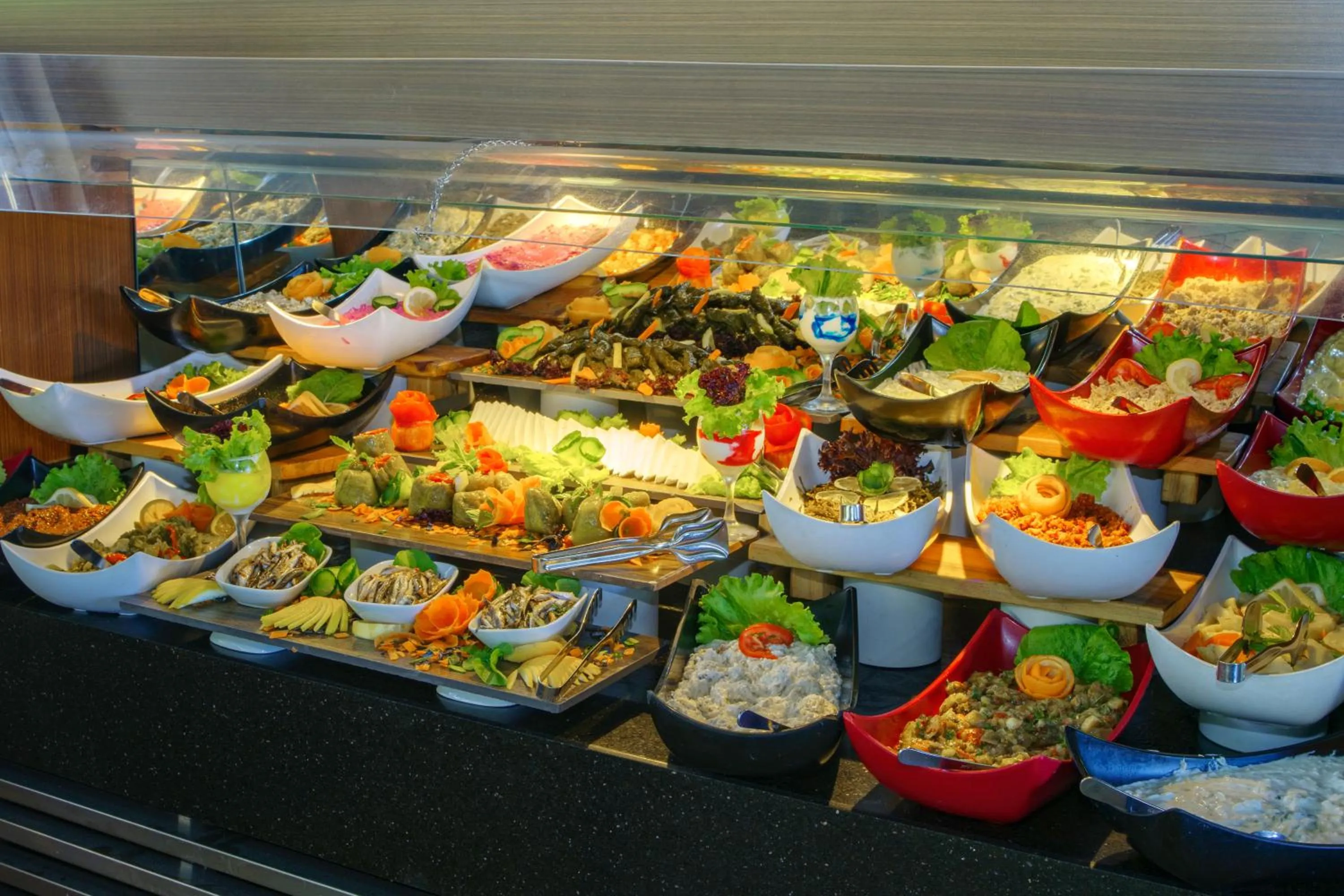 Restaurant/places to eat in Manaspark Deluxe Hotel