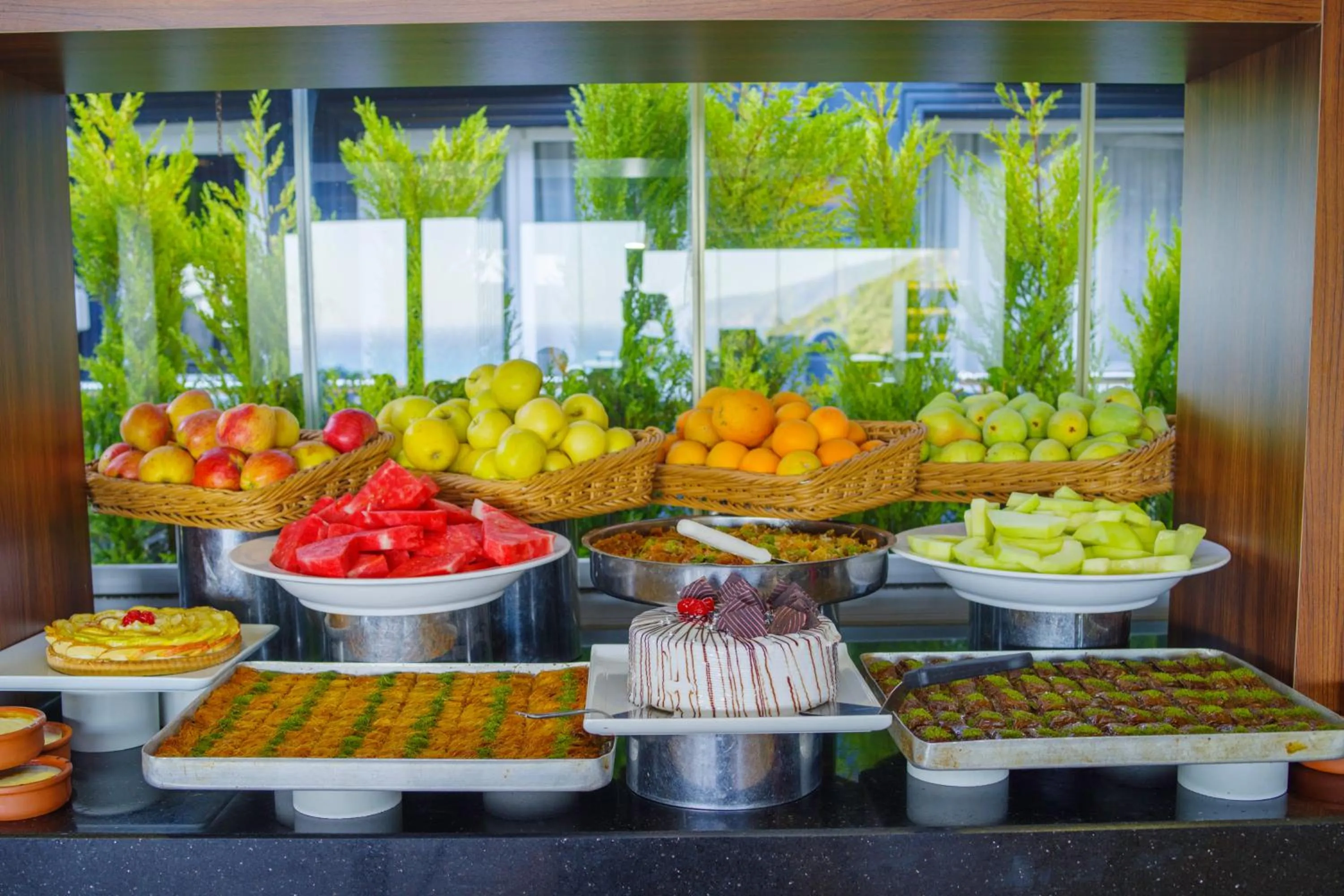 Restaurant/places to eat in Manaspark Deluxe Hotel