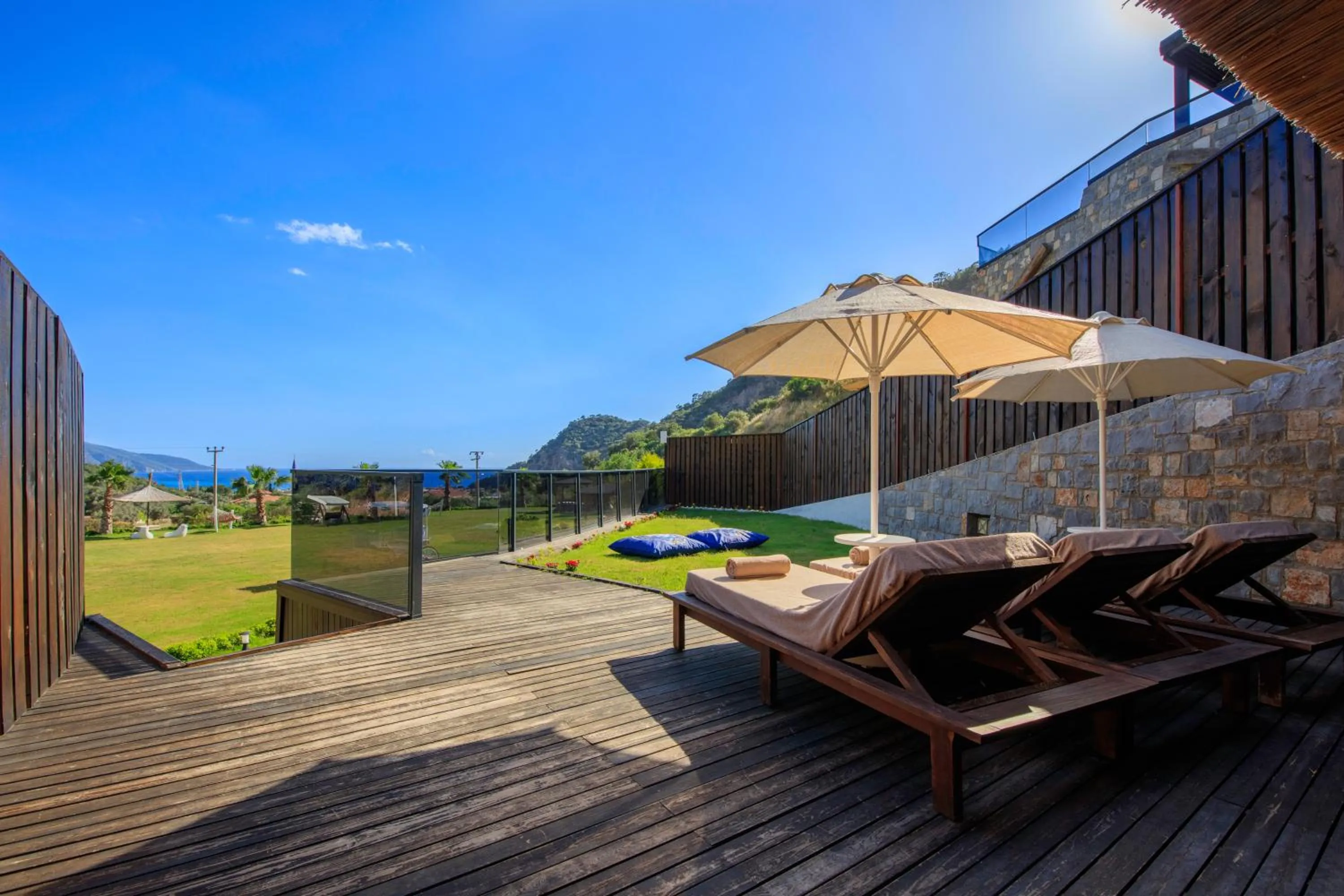 Garden in Manaspark Deluxe Hotel