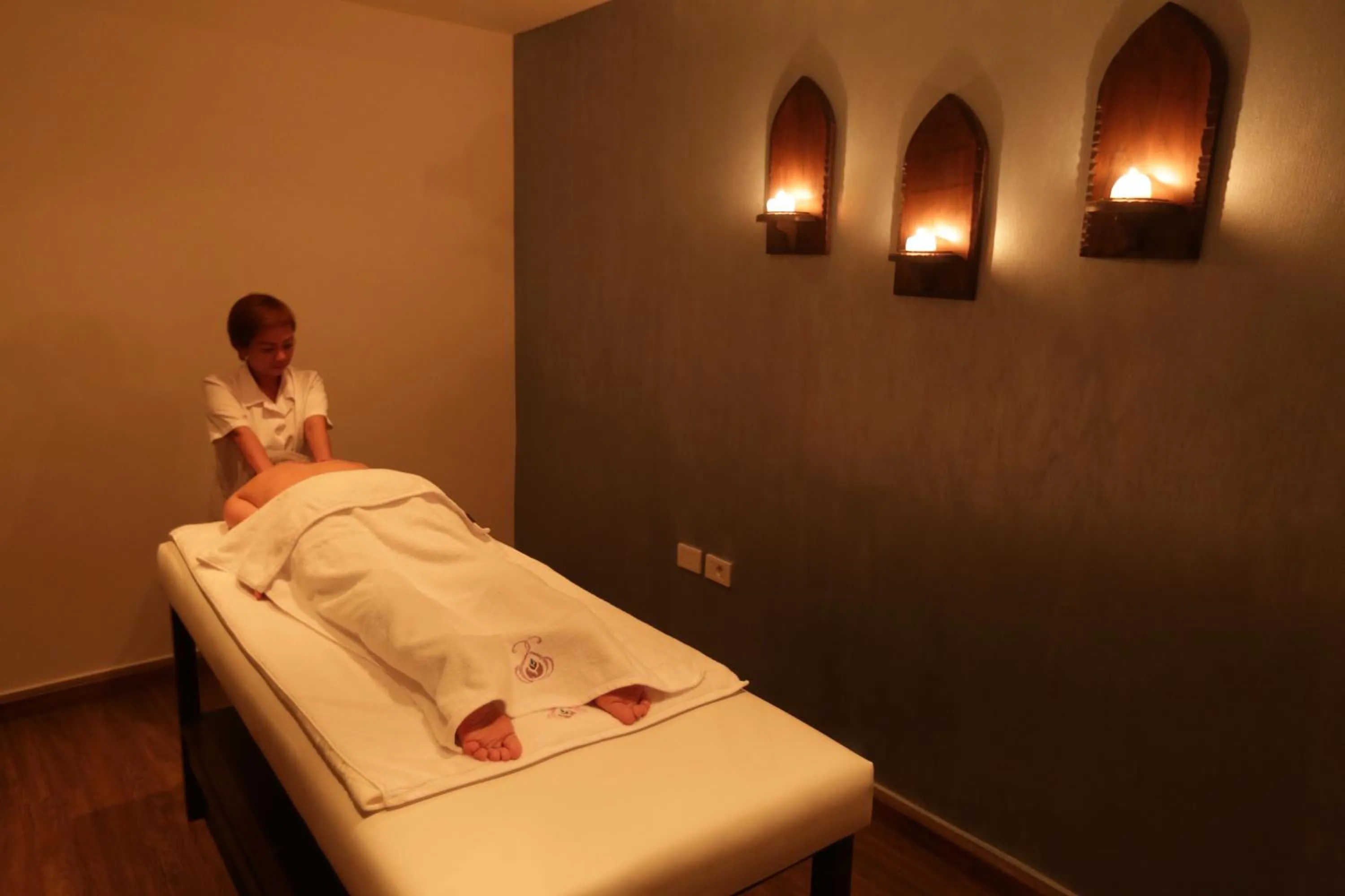 Massage in Golden Lili Resort & Spa
