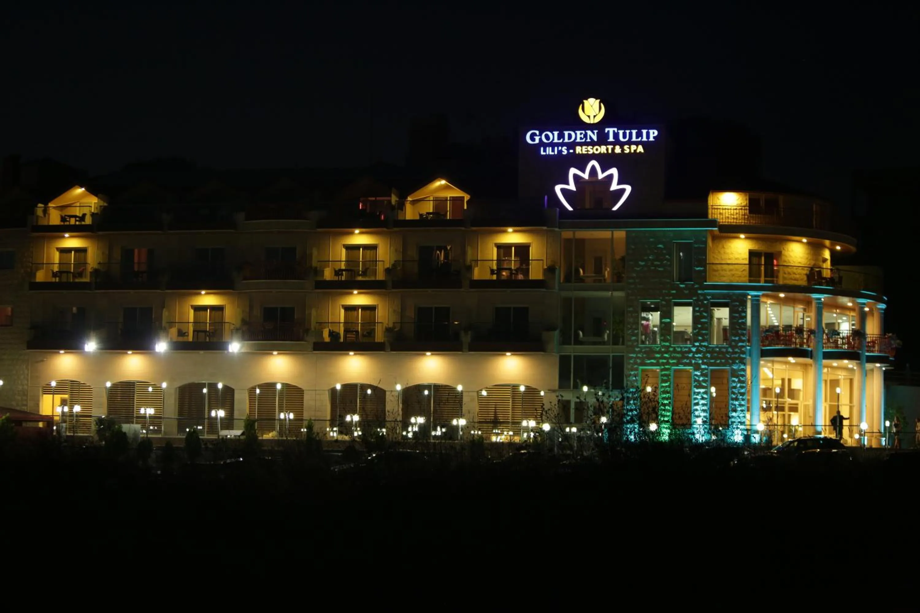 Property building in Golden Lili Resort & Spa