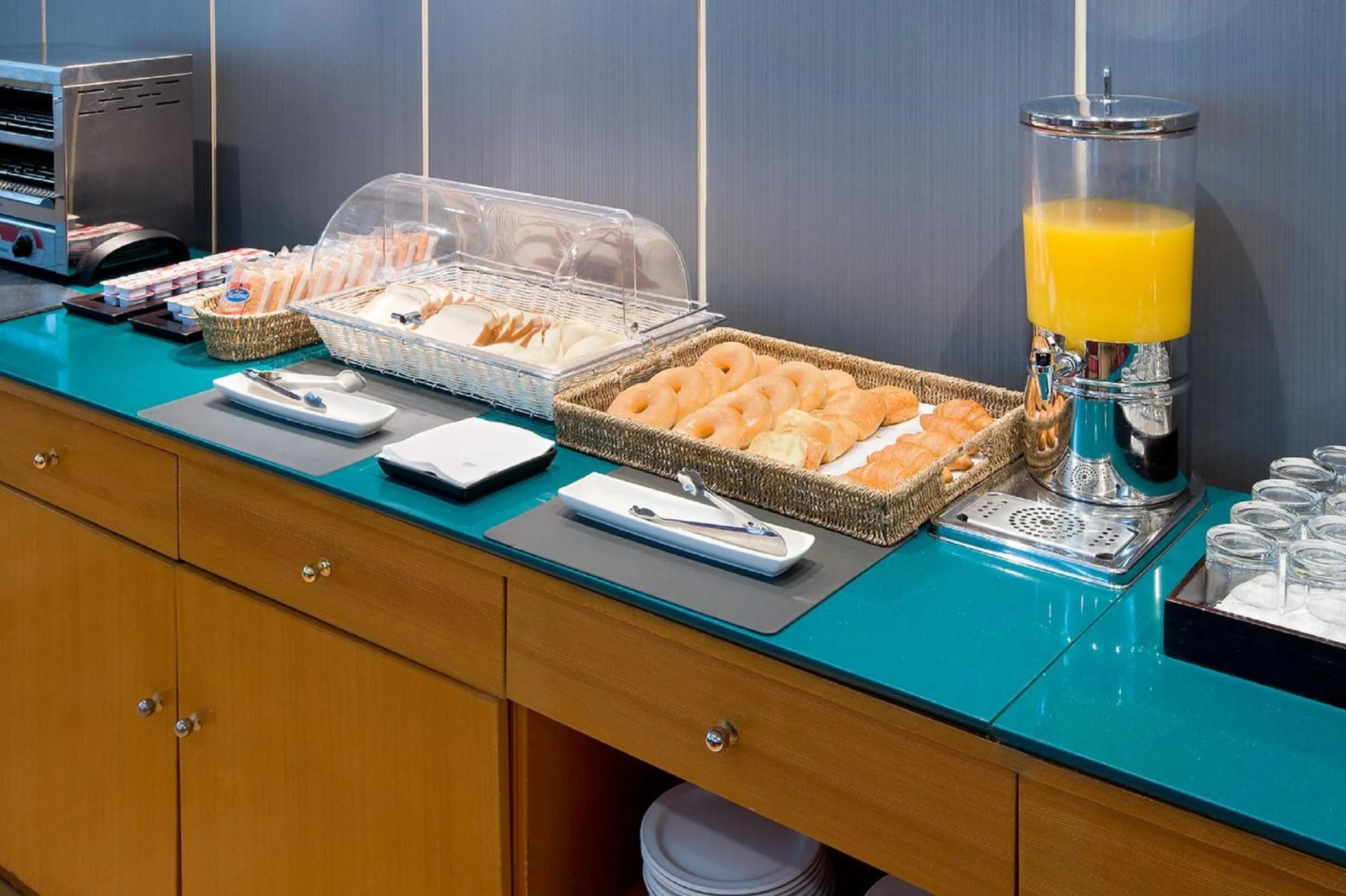 Food and drinks in Apartamentos TH Las Rozas