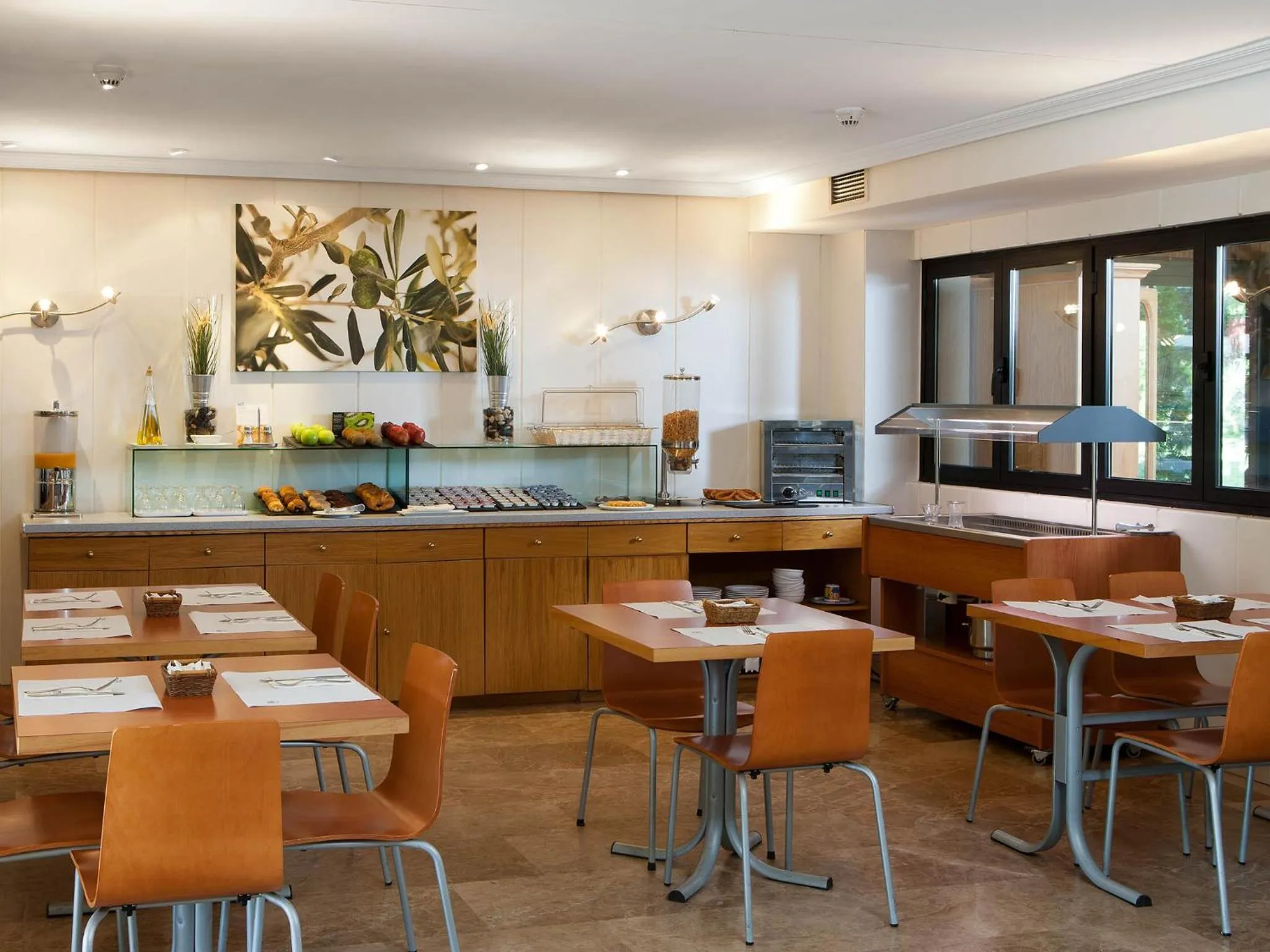 Restaurant/places to eat in Apartamentos TH La Florida