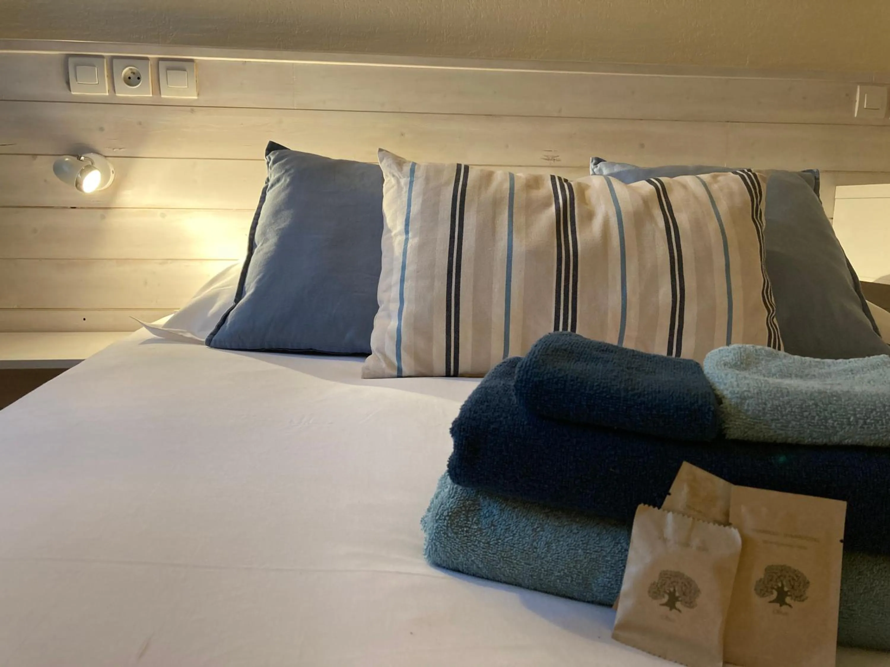 Decorative detail, Bed in Résidence Thibaud