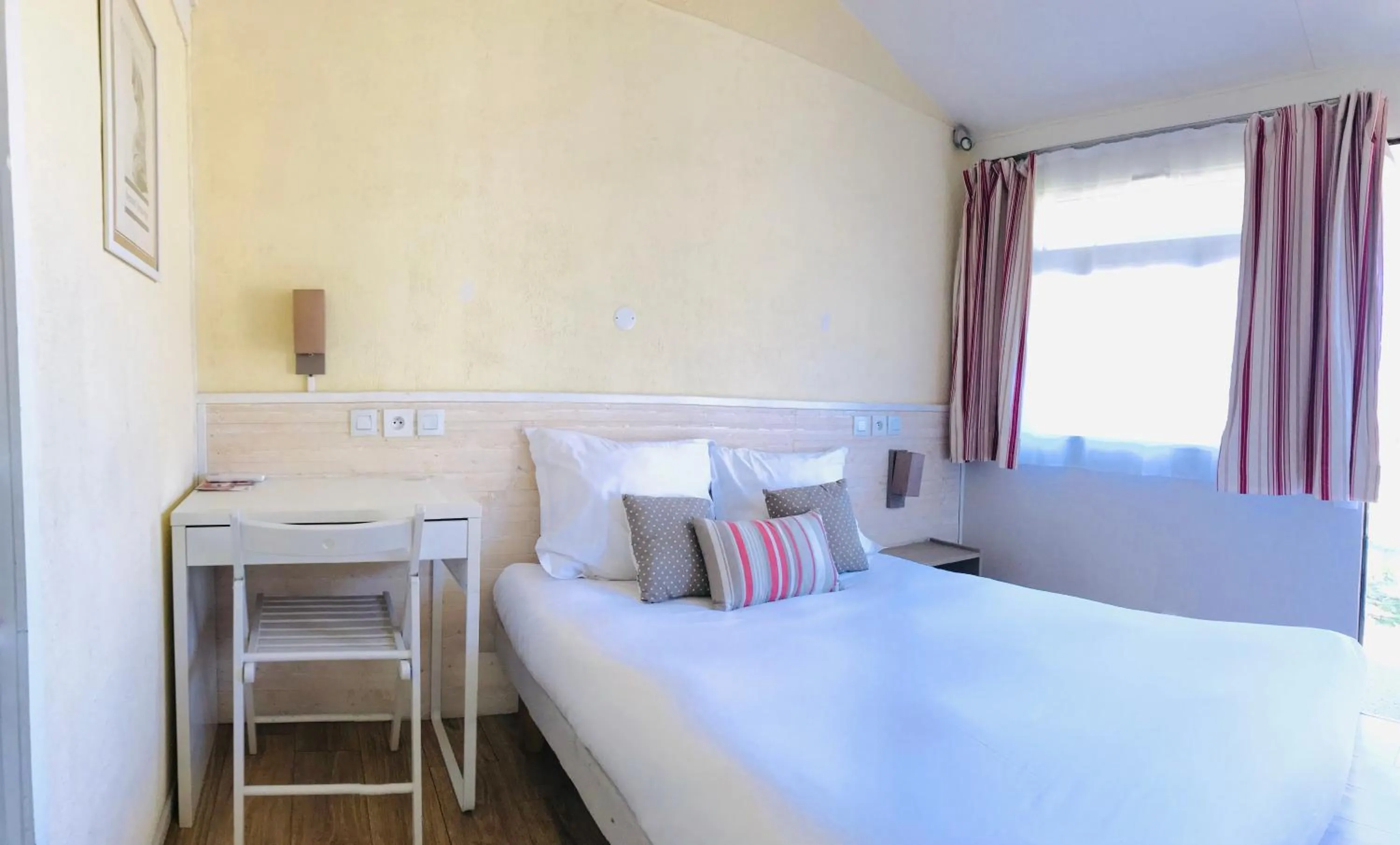 Decorative detail, Bed in Résidence Thibaud