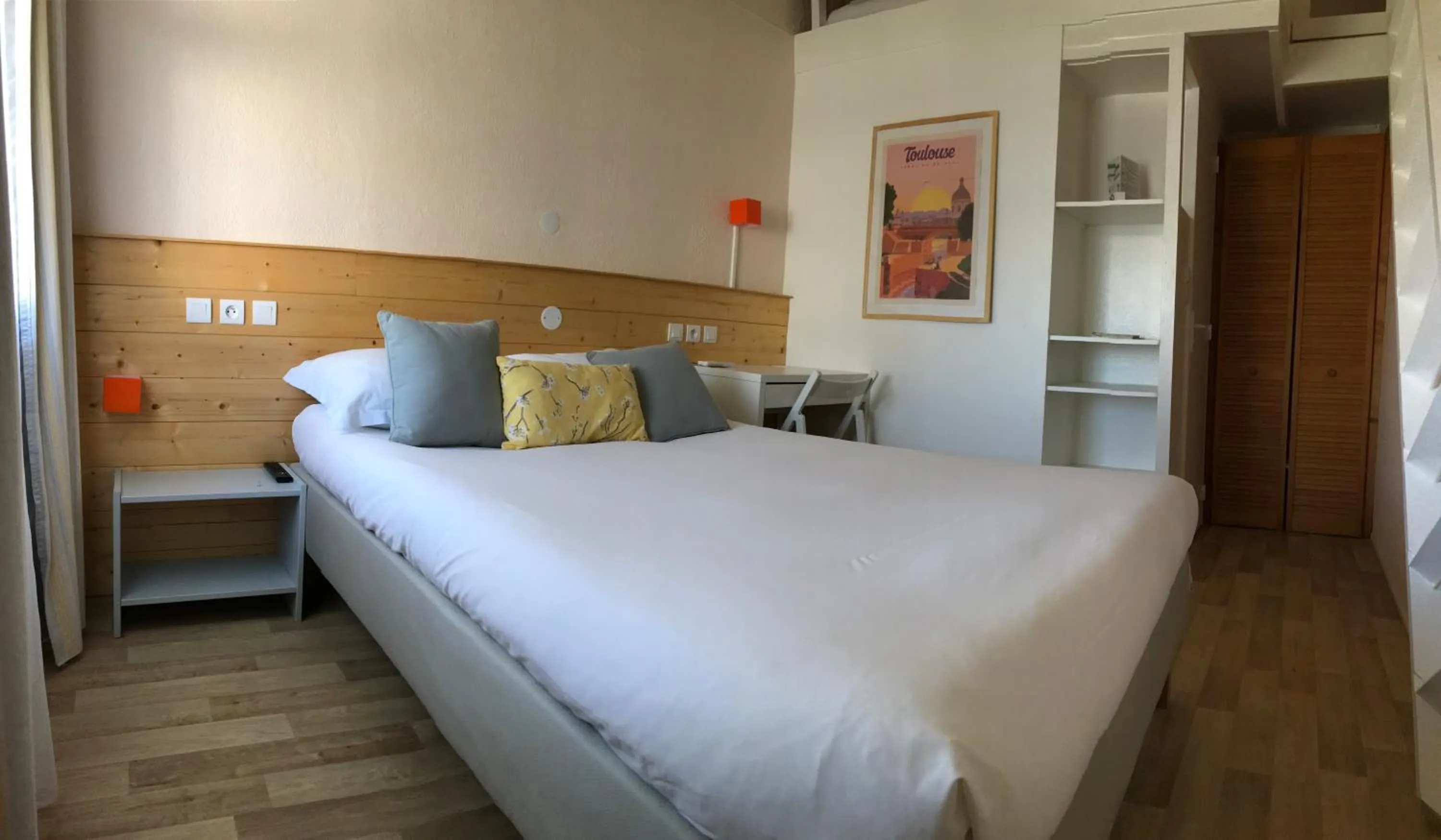 Photo of the whole room, Bed in Résidence Thibaud