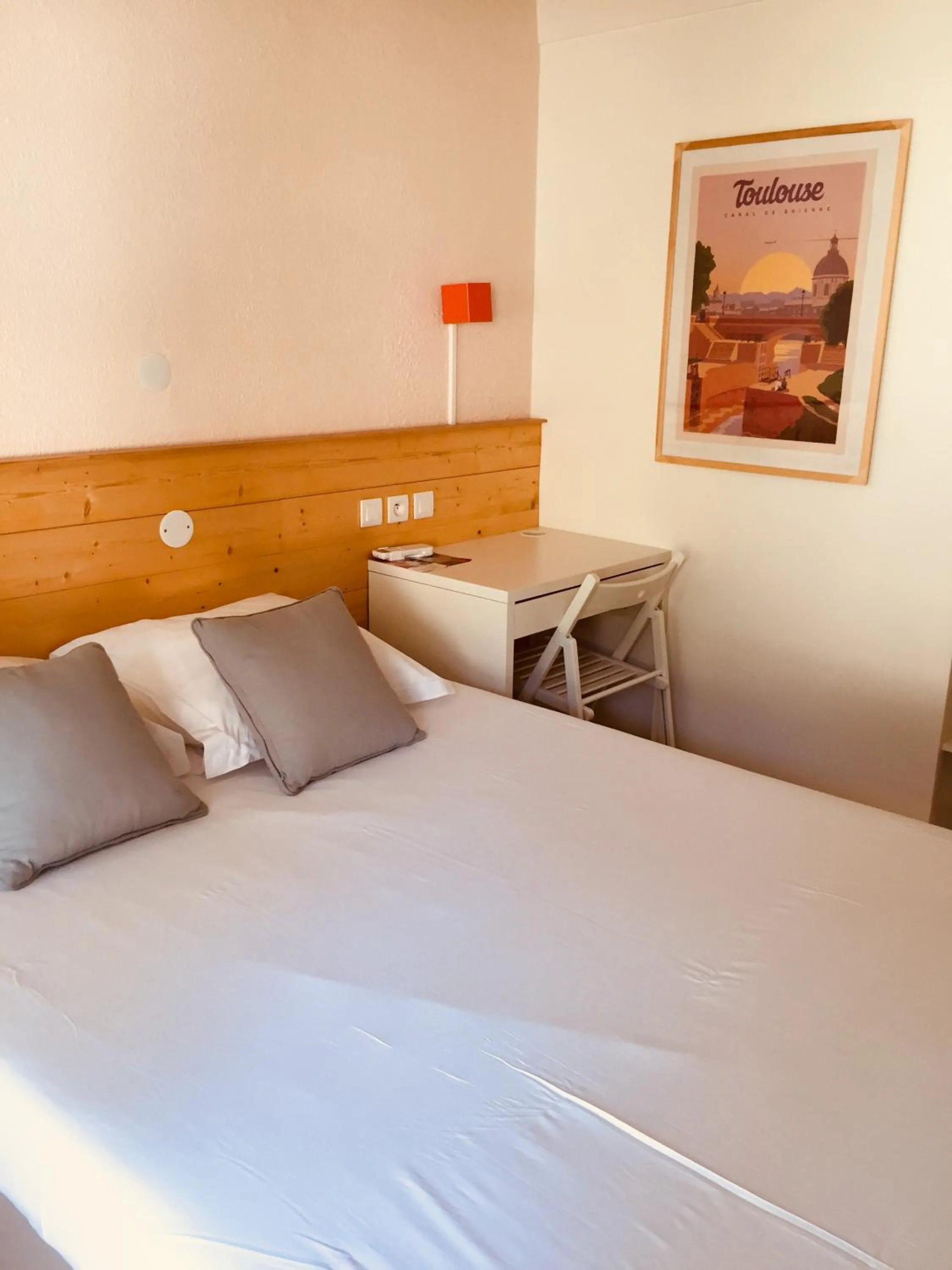 Photo of the whole room, Bed in Résidence Thibaud