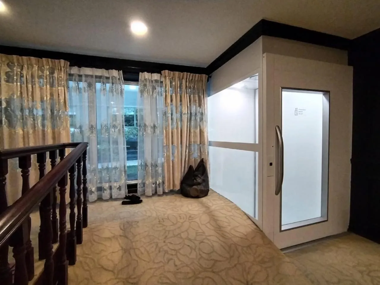 elevator, Bed in Grand Illusyin