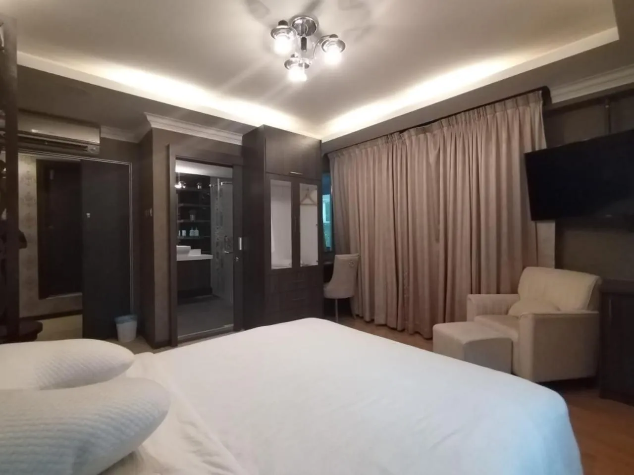 Bed in Grand Illusyin