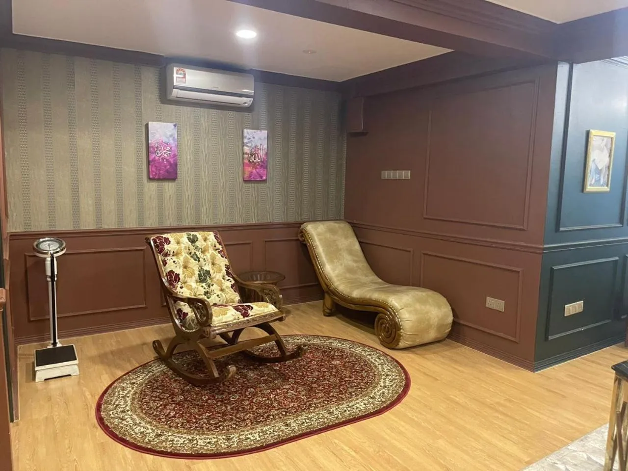 Living room in Grand Illusyin