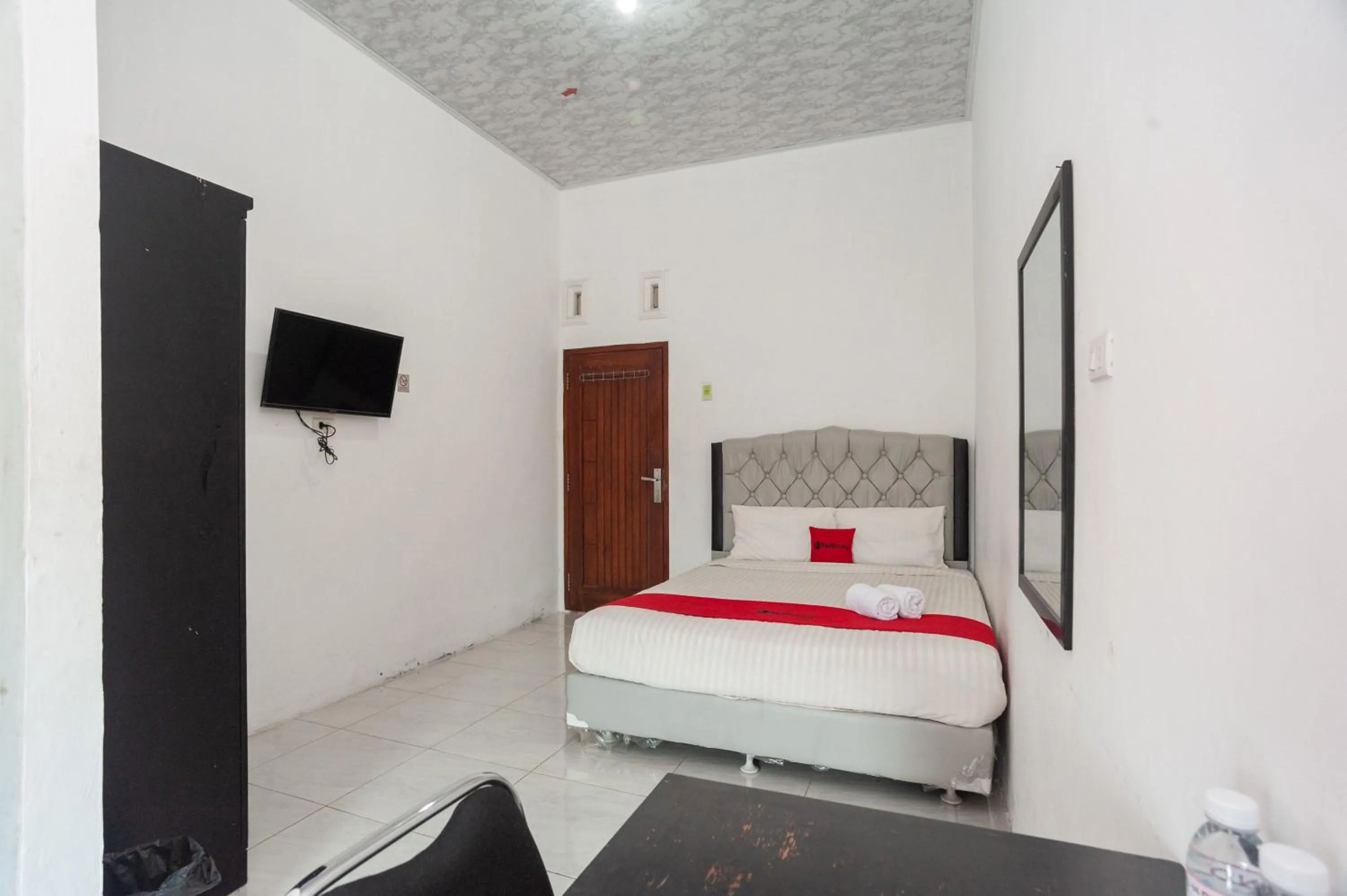 Bedroom, Bed in RedDoorz Syariah @ Jalan Panglima Polim Lampung