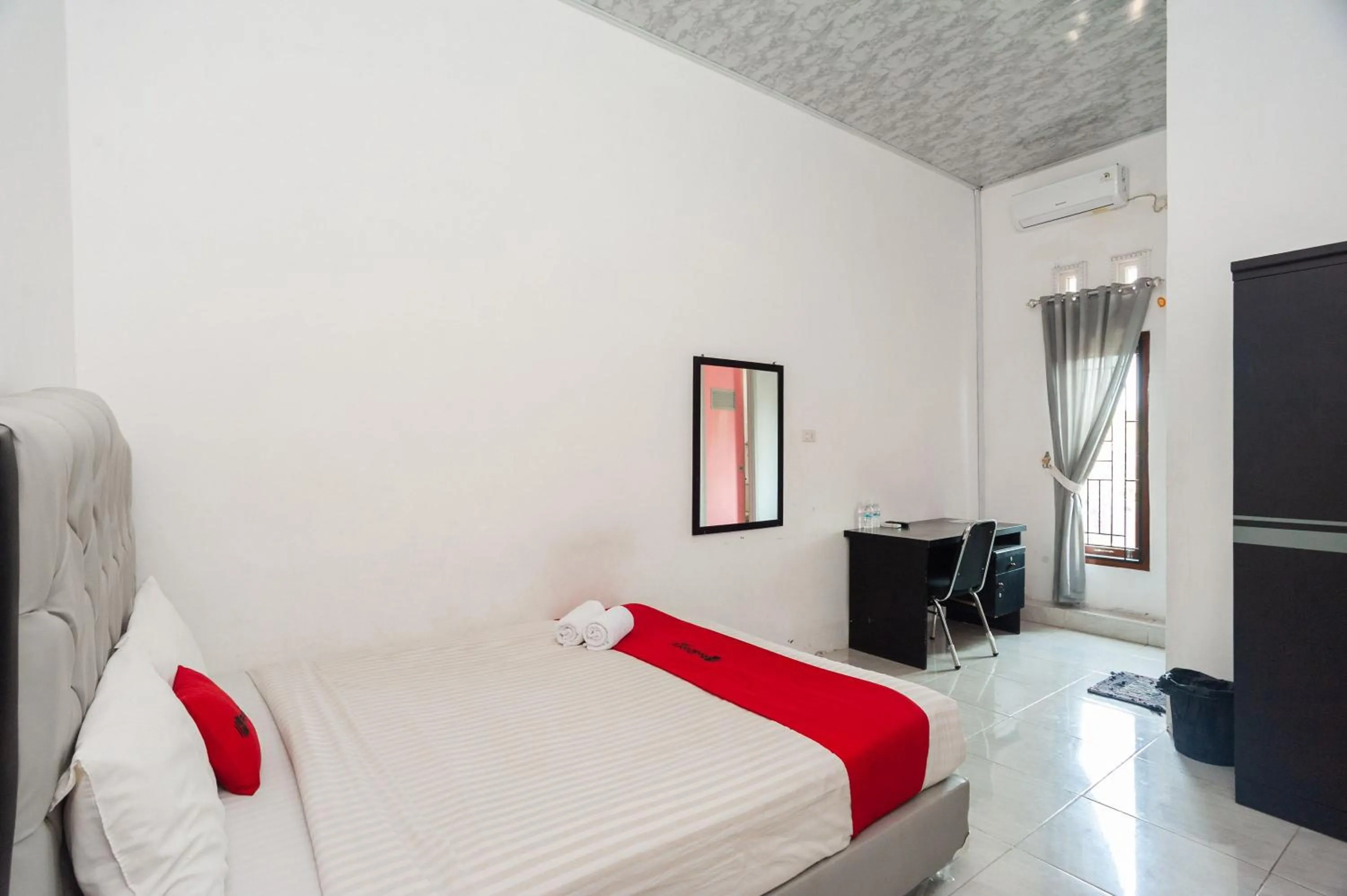 Bedroom, Bed in RedDoorz Syariah @ Jalan Panglima Polim Lampung