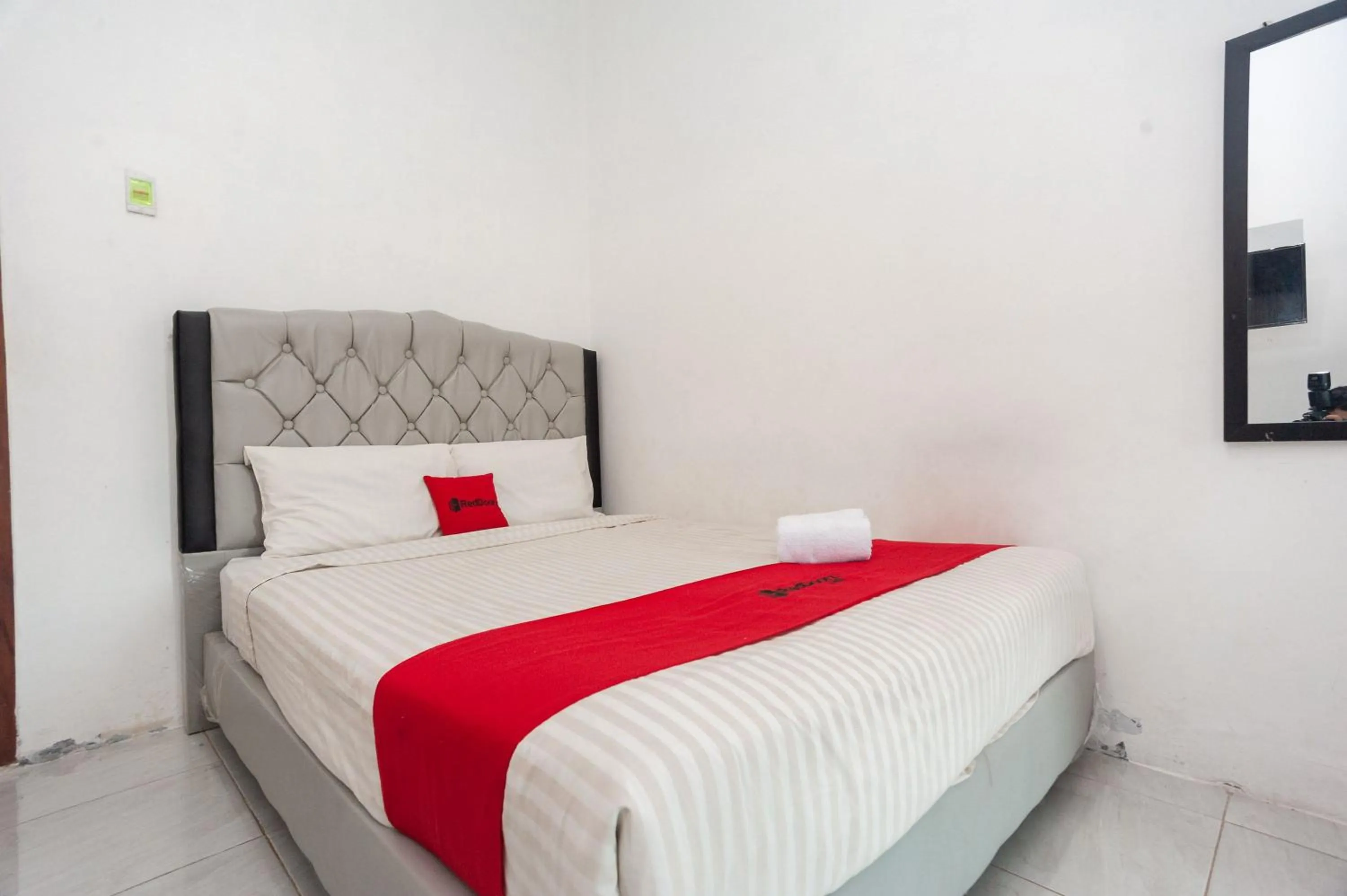 Bedroom, Bed in RedDoorz Syariah @ Jalan Panglima Polim Lampung