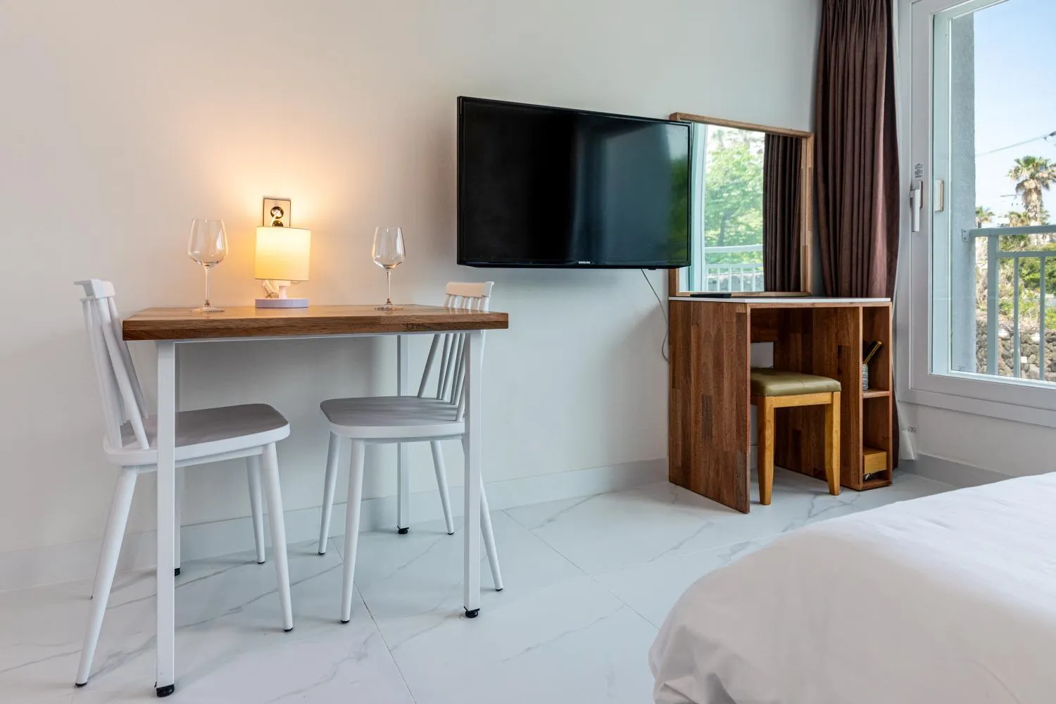 Bed in Aewol Oceanstay