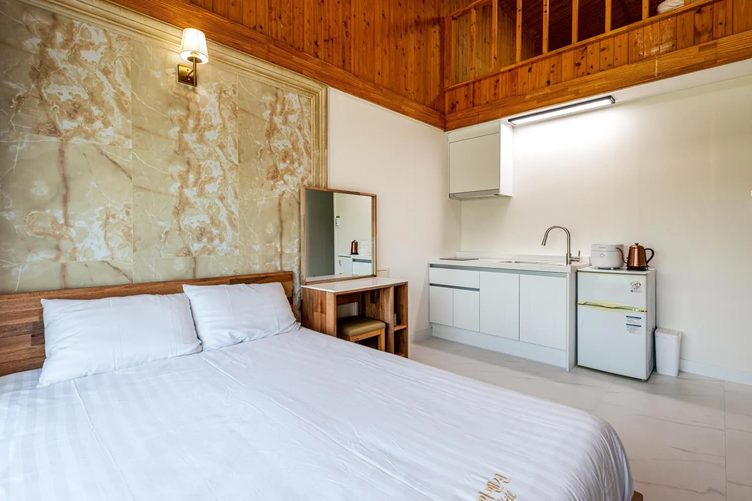 Bed in Aewol Oceanstay