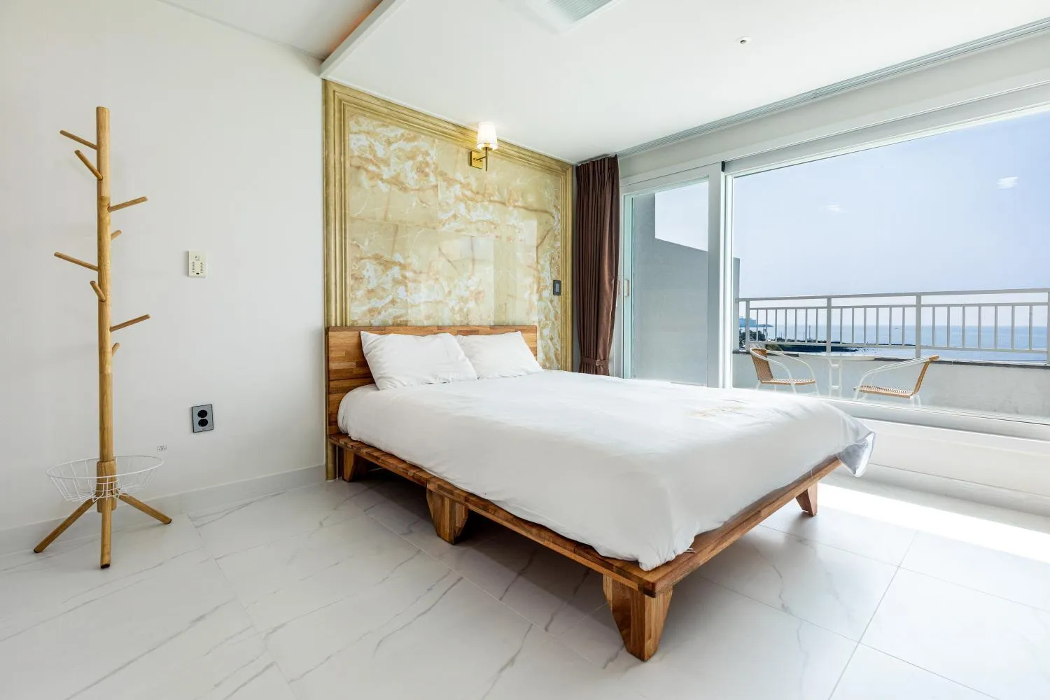 Bed in Aewol Oceanstay