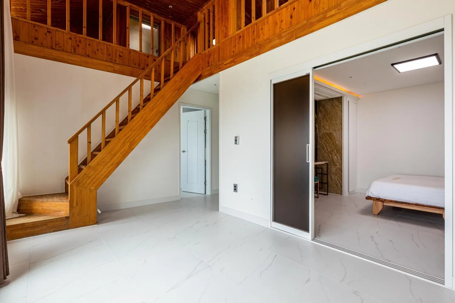 Bed in Aewol Oceanstay