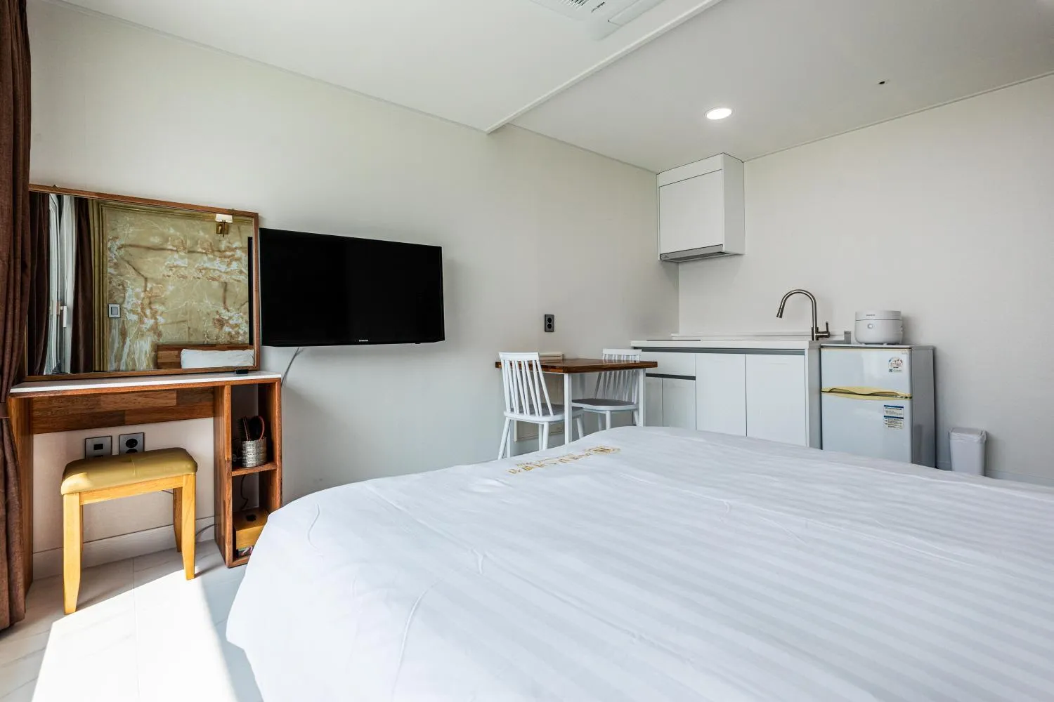 Bed in Aewol Oceanstay