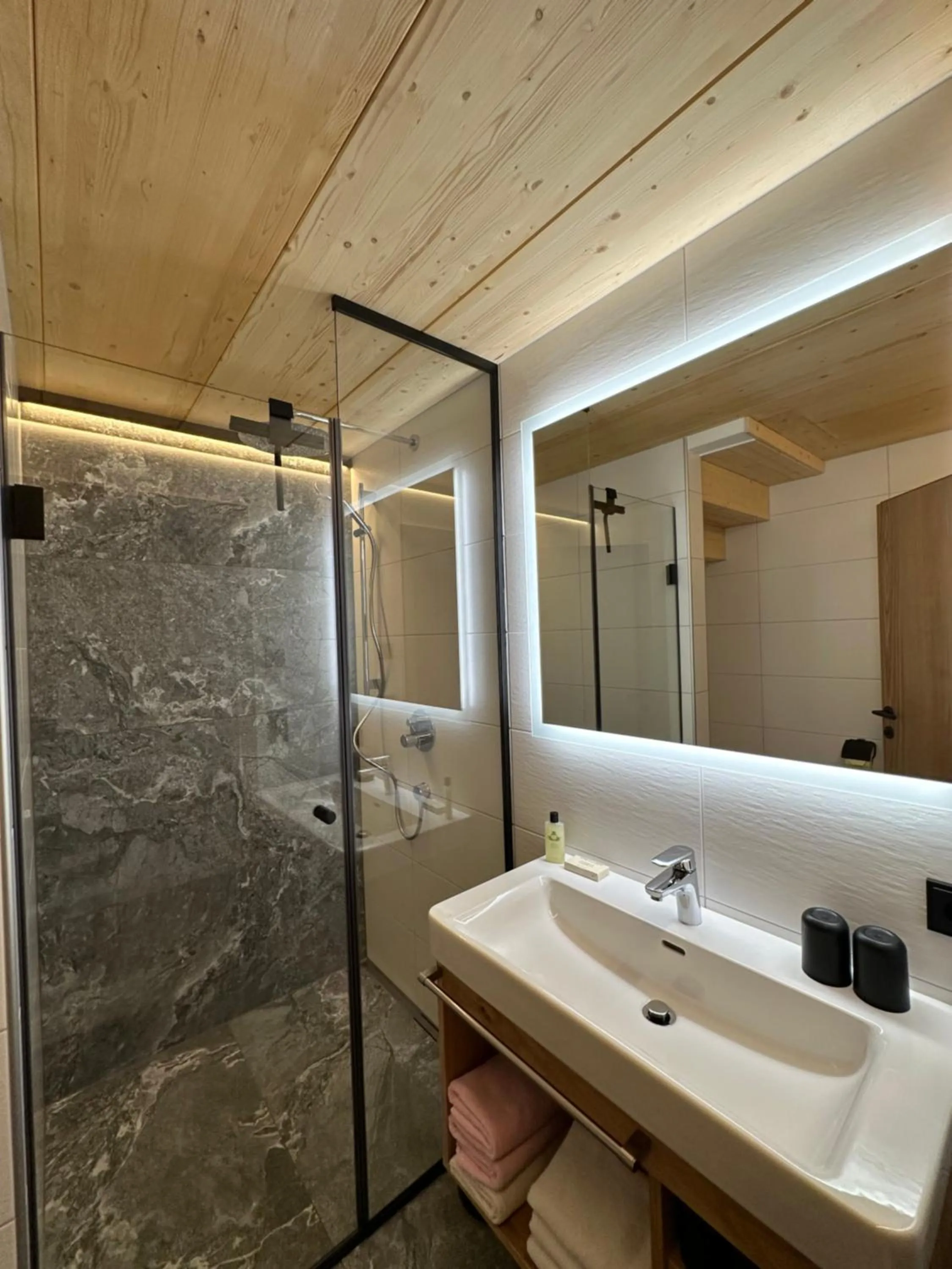 Shower in Pension Dorferwirt