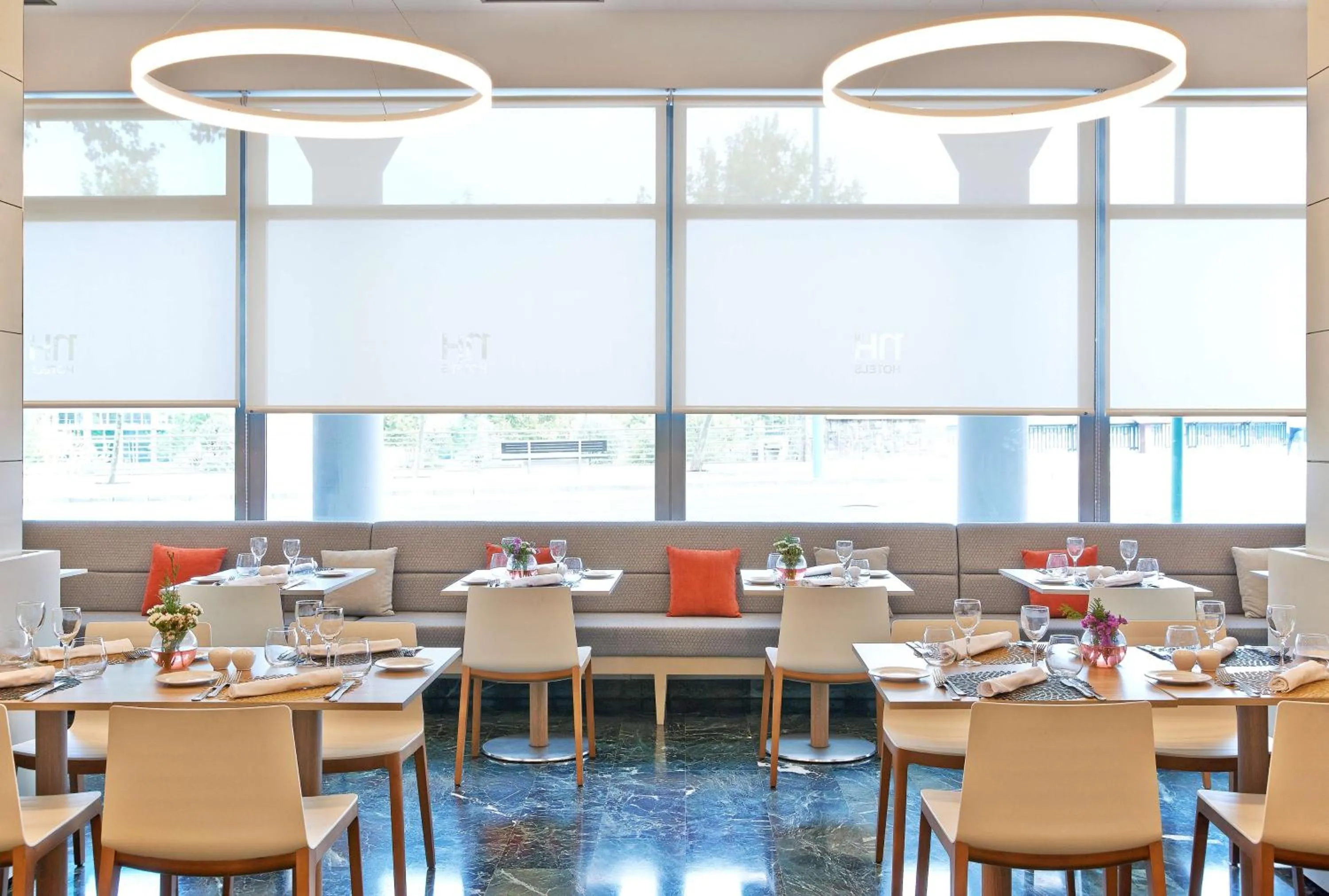 Restaurant/places to eat in NH Ciudad de Zaragoza