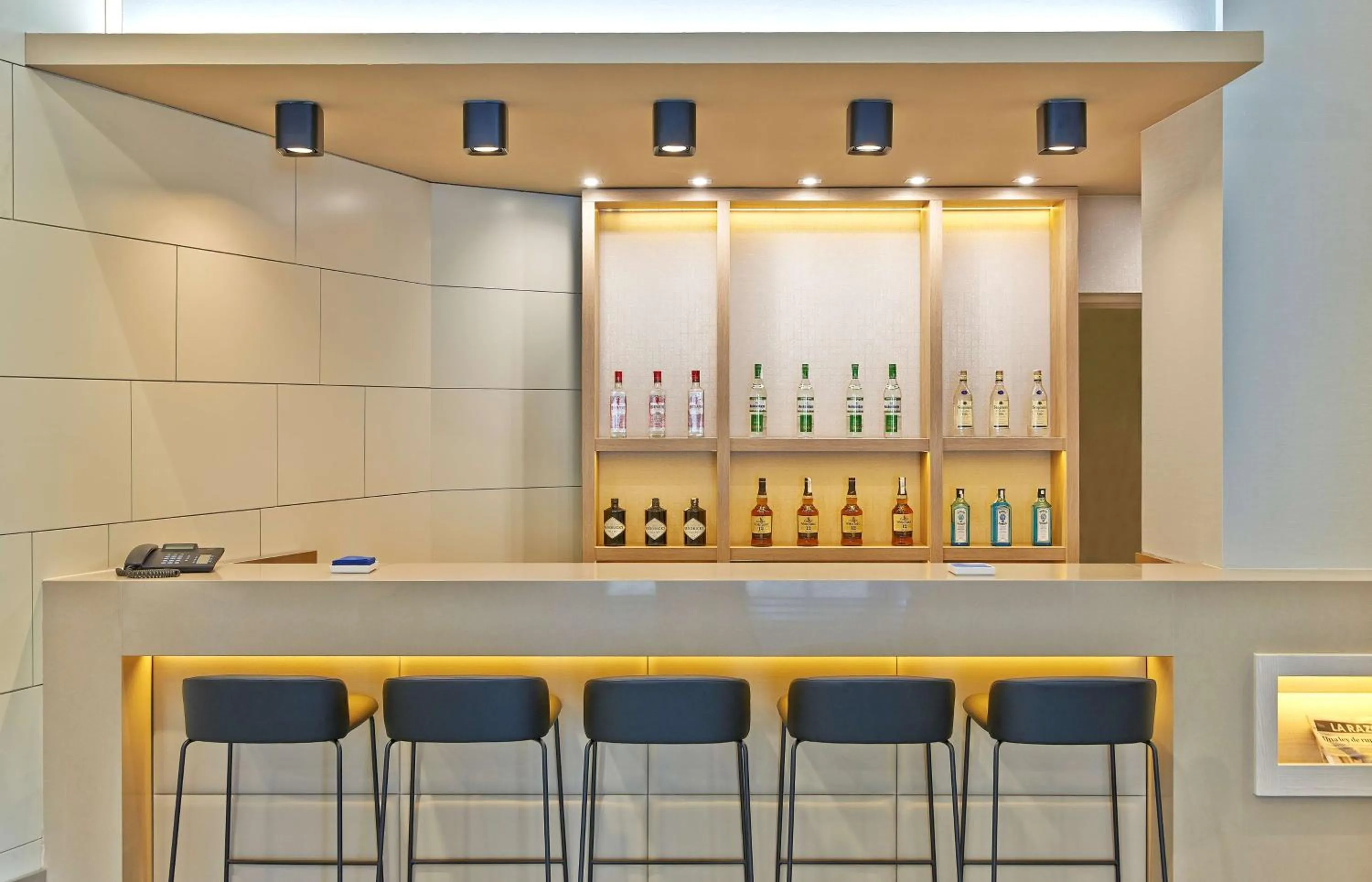 Lounge or bar in NH Ciudad de Zaragoza