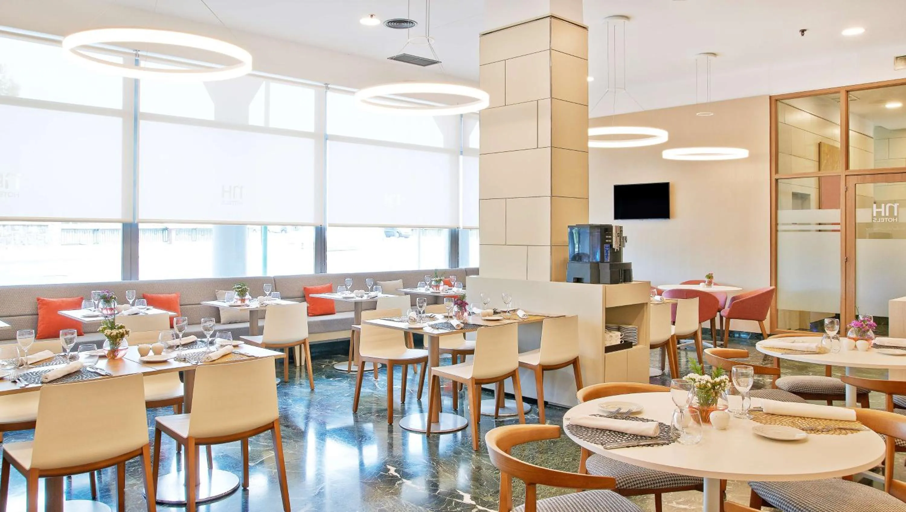 Restaurant/places to eat in NH Ciudad de Zaragoza