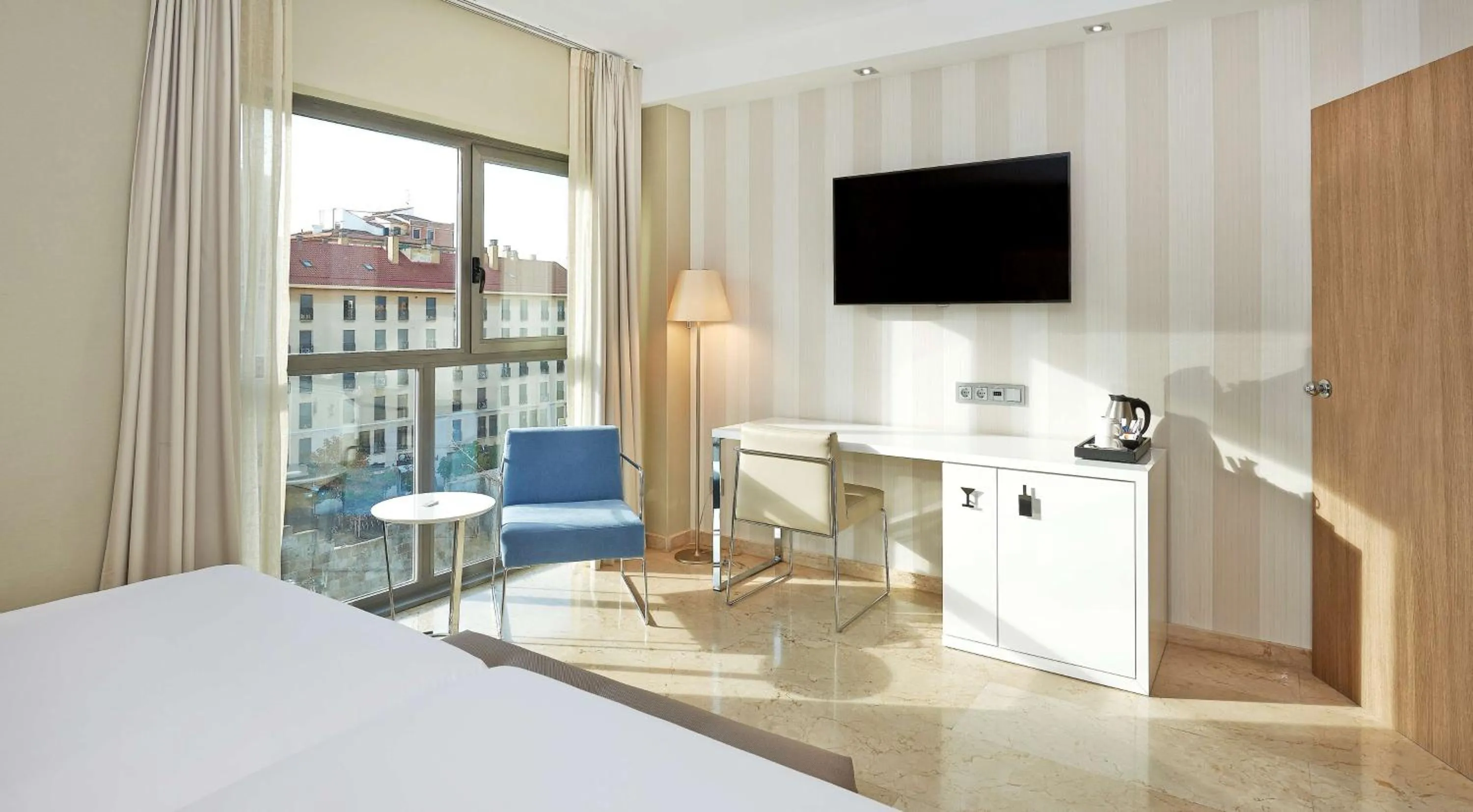 View (from property/room), Bed in NH Ciudad de Zaragoza