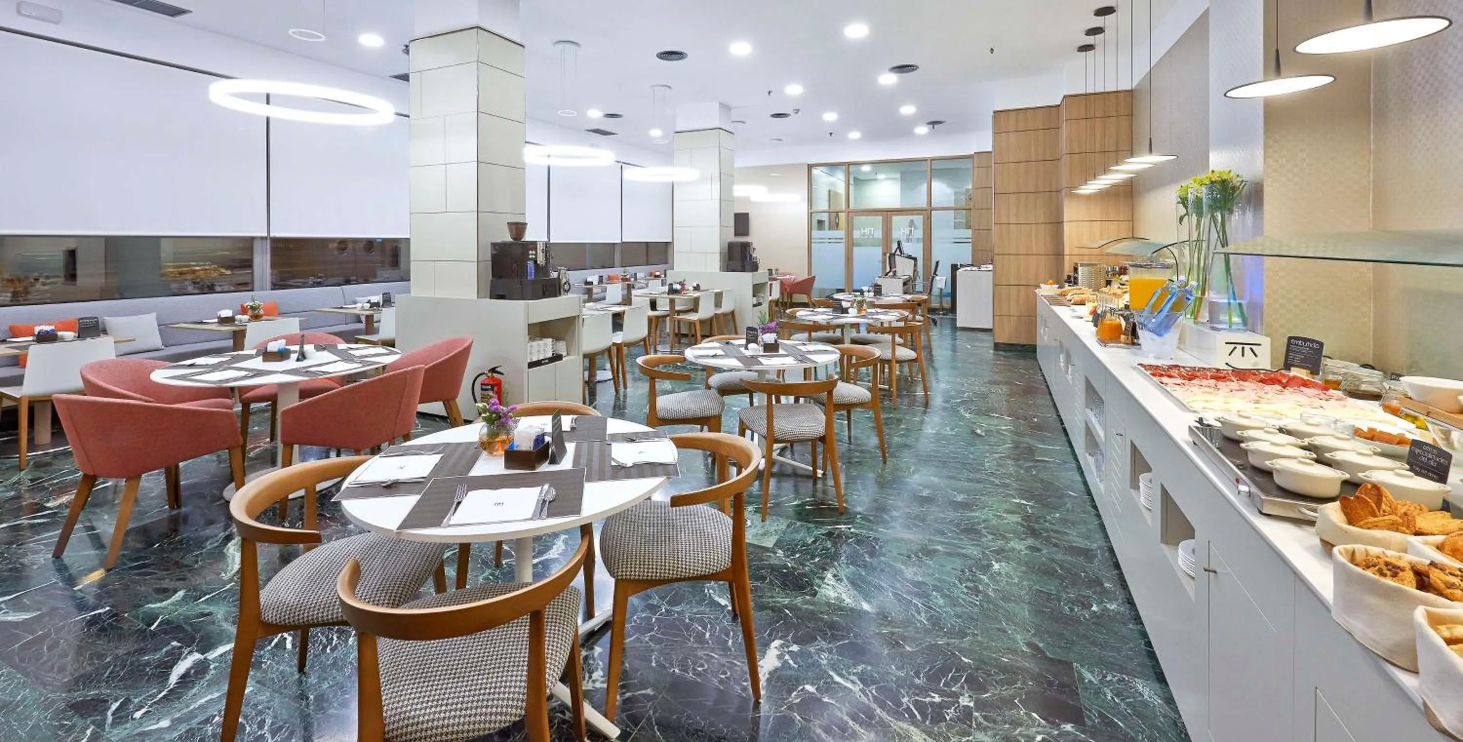 Restaurant/places to eat in NH Ciudad de Zaragoza