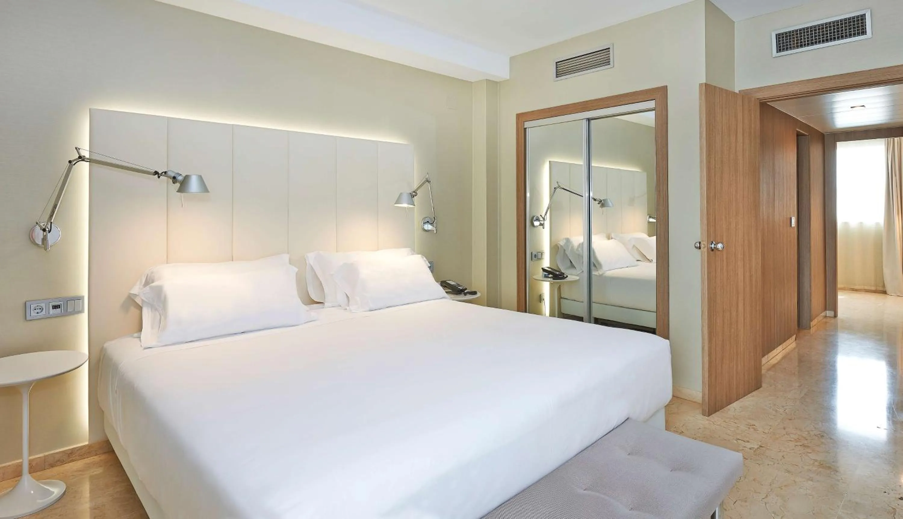 Bedroom, Bed in NH Ciudad de Zaragoza