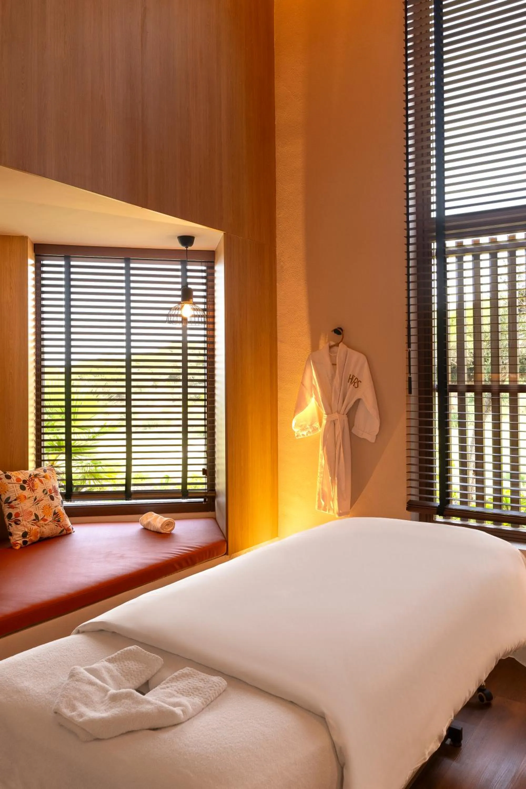 Massage, Bed in SO/ Sotogrande Spa & Golf Resort Hotel