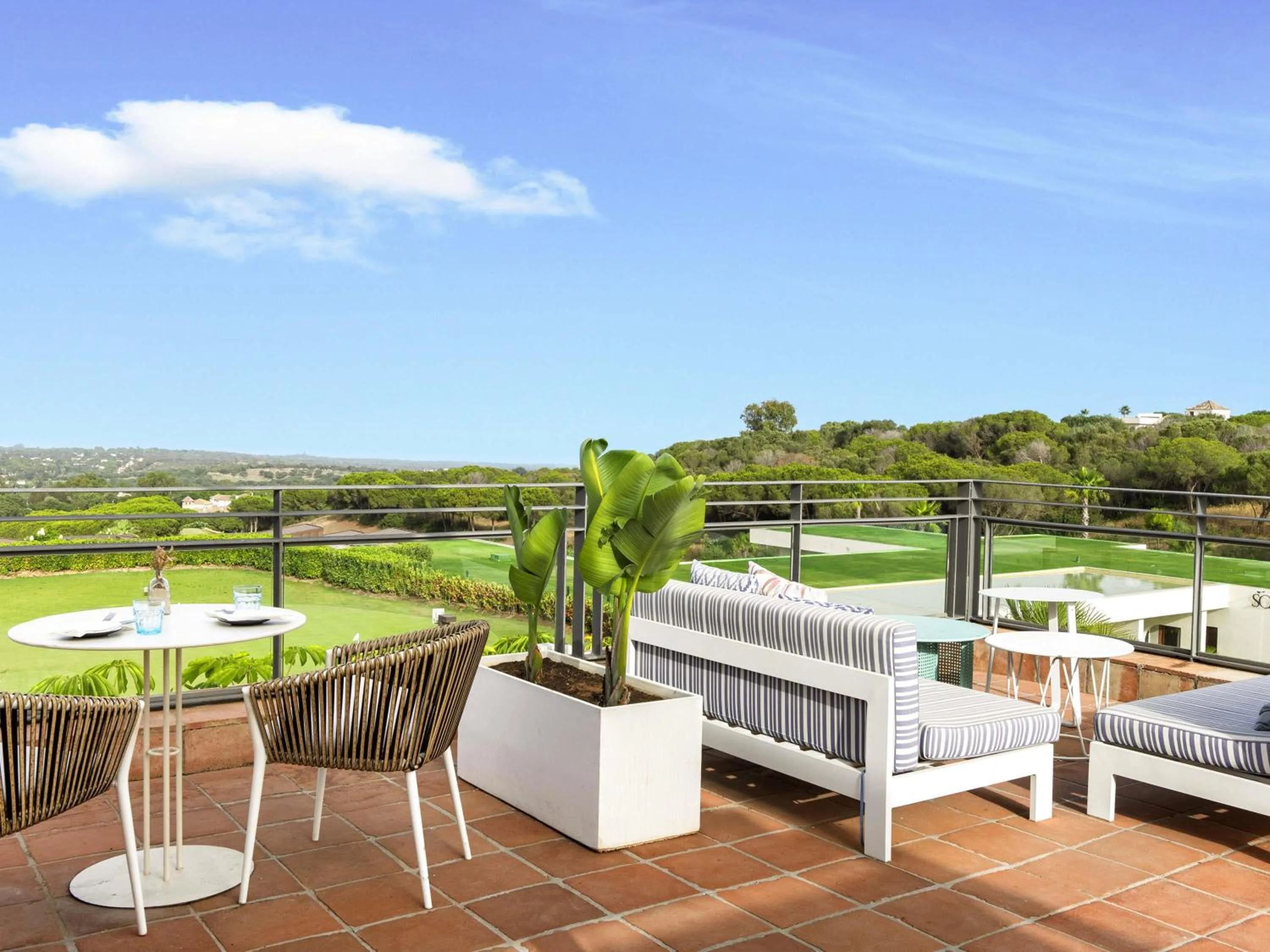 Restaurant/places to eat in SO/ Sotogrande Spa & Golf Resort Hotel