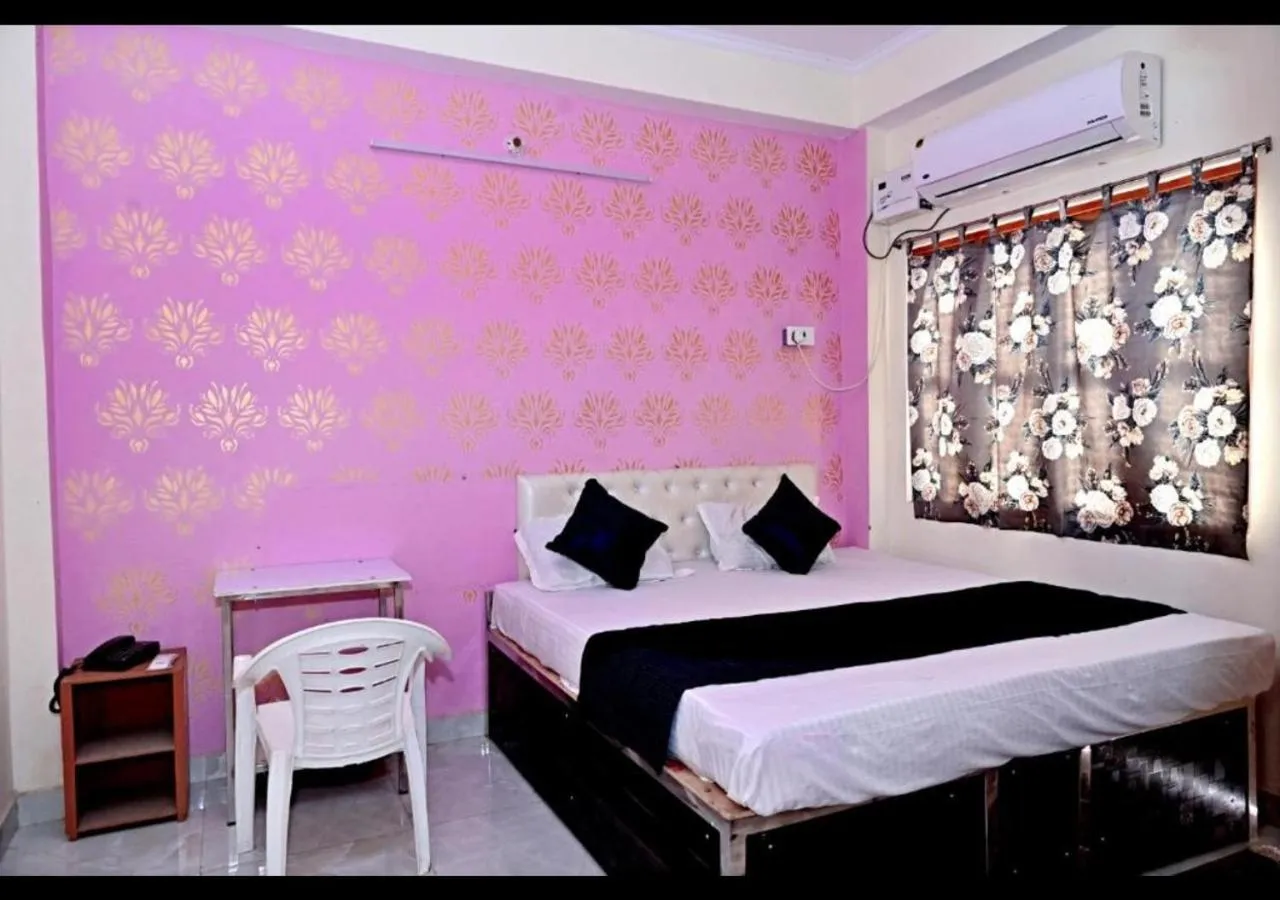 Bed in Vrindavan Lodge By WB Inn