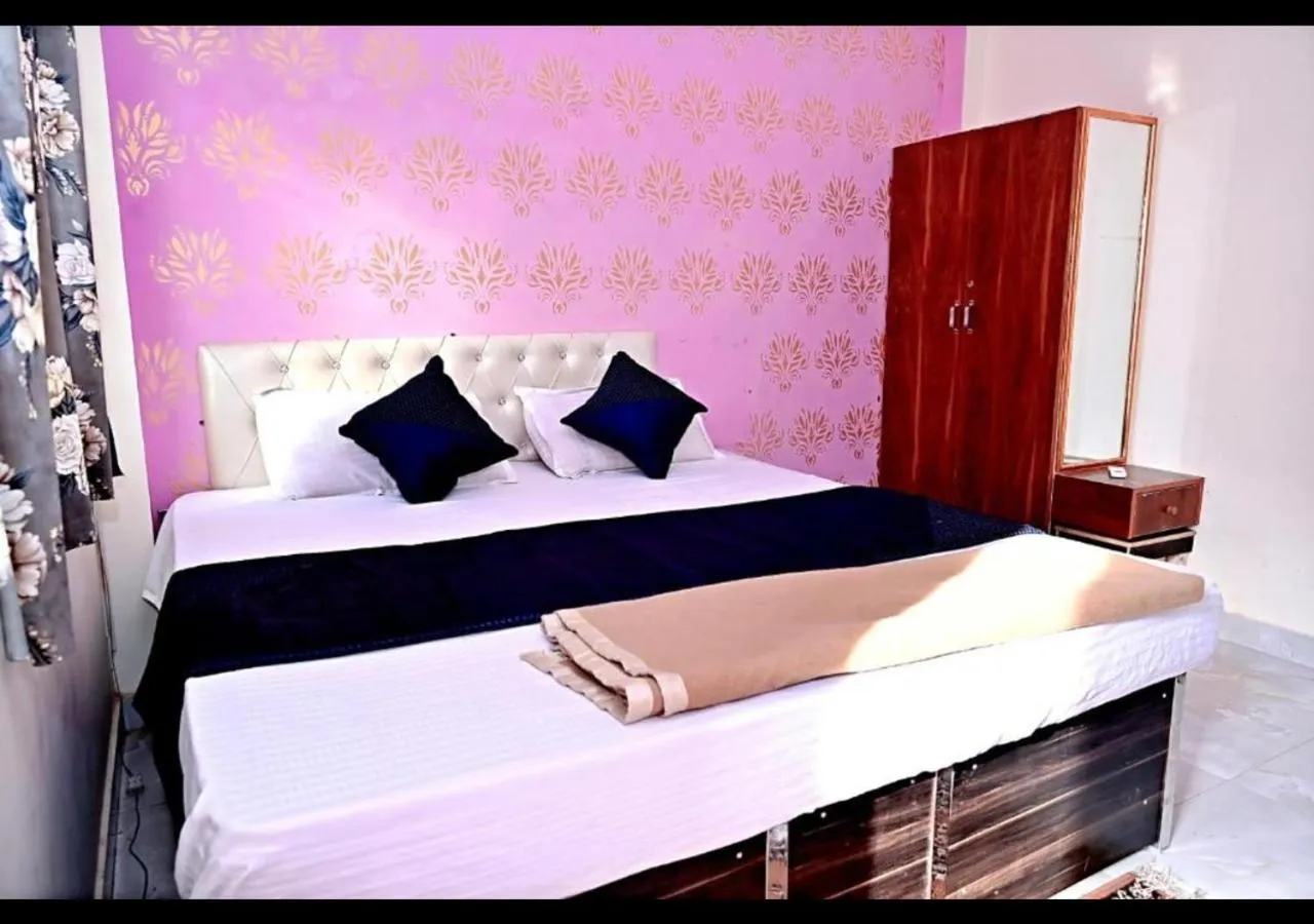 Bed in Vrindavan Lodge By WB Inn