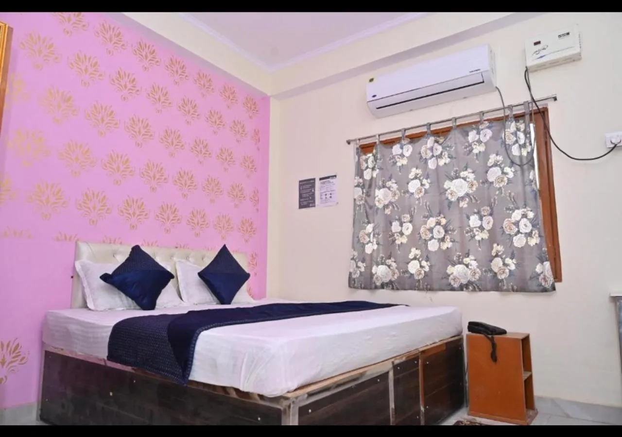 Bed in Vrindavan Lodge By WB Inn