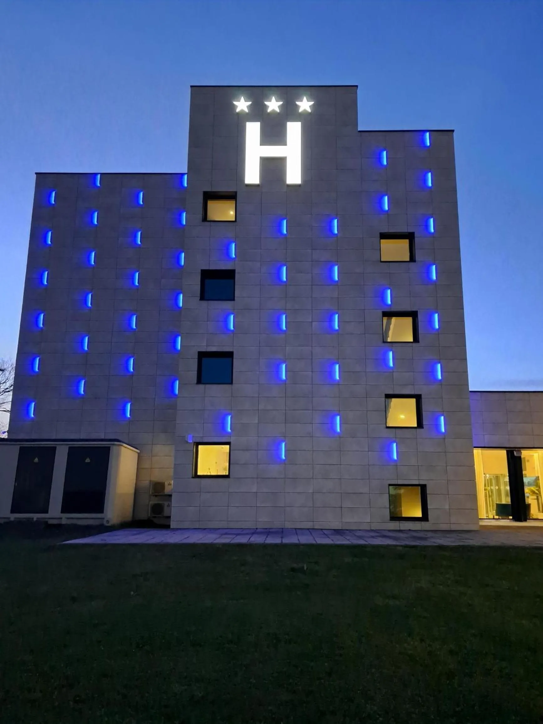 Property building in Hotel Puerta Santander