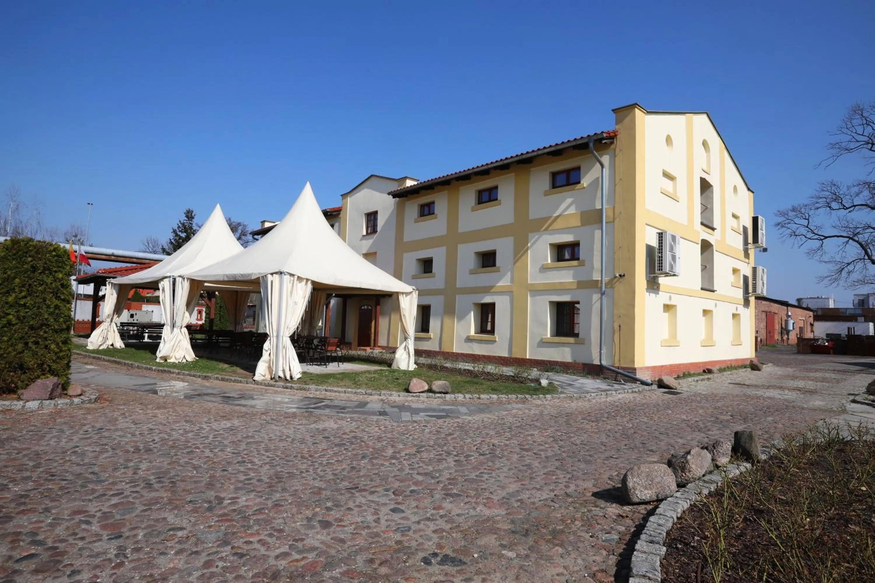 Property building in Hotel Sandro Silver & Spichlerz Antoniny