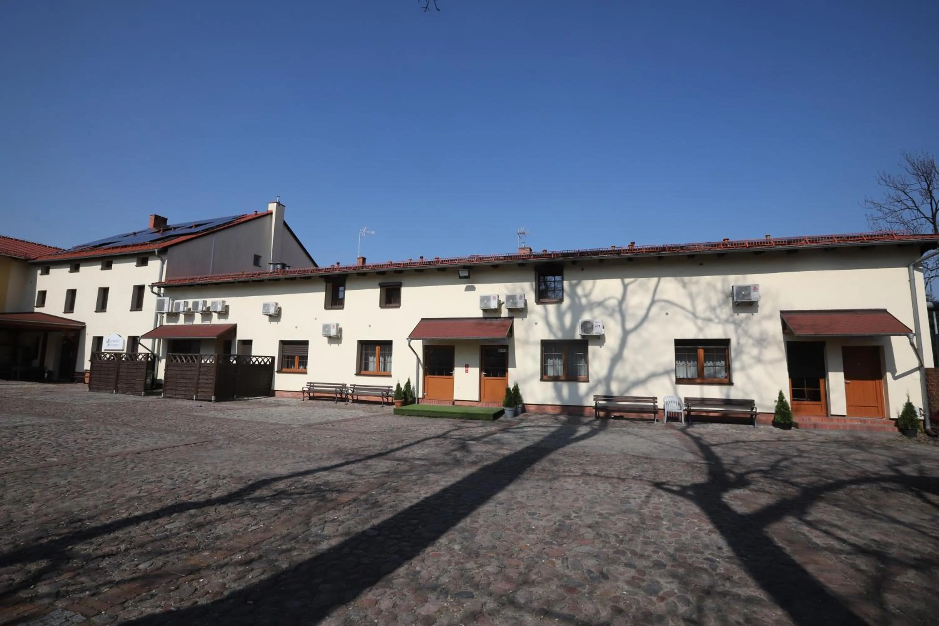 Property building in Hotel Sandro Silver & Spichlerz Antoniny